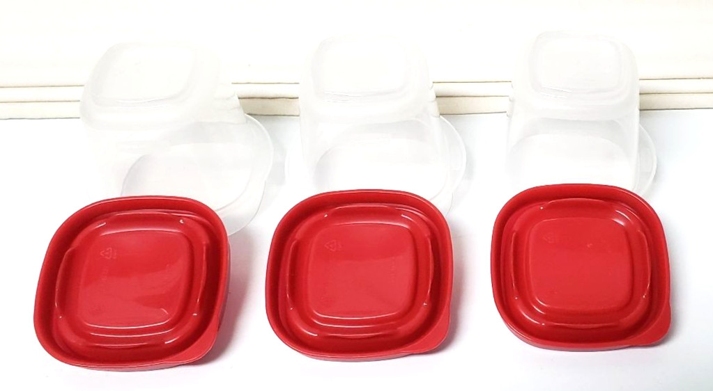 3 RUBBERMAID 4oz Sheer White CONTAINERS #7J53, 3 Red Lids #7J54, Good/IMPERFECT