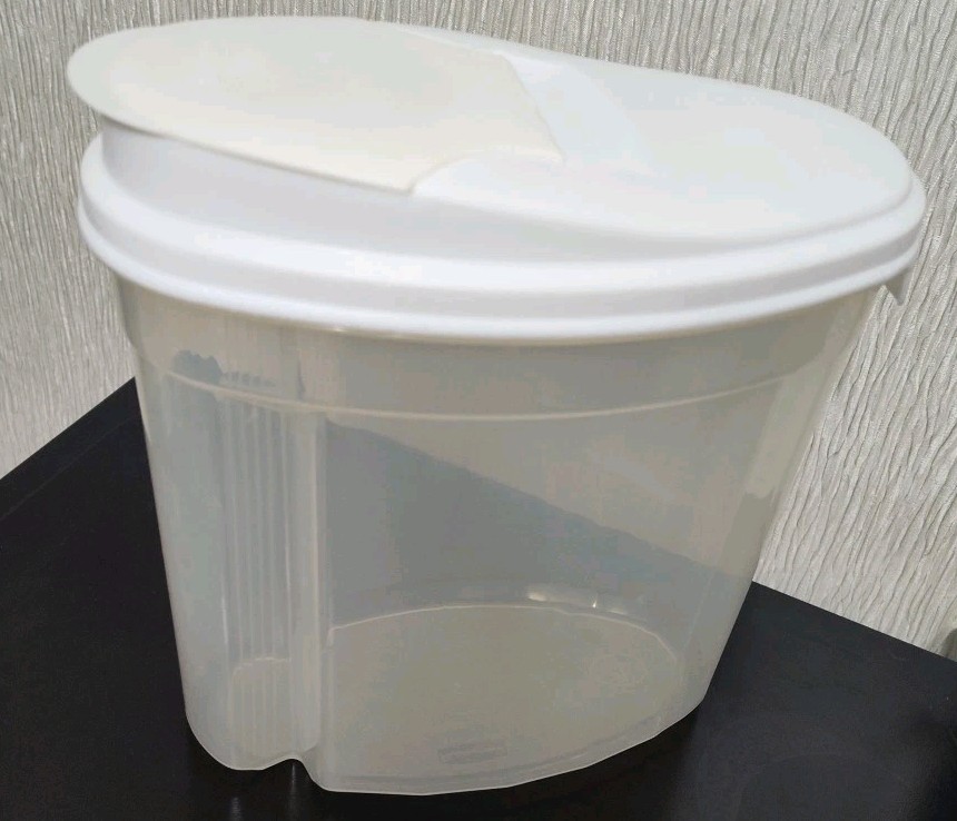 RUBBERMAID 3.5 qt/3.3L SERVIN SAVER #556H Cereal/Snack Container #4 White Lid