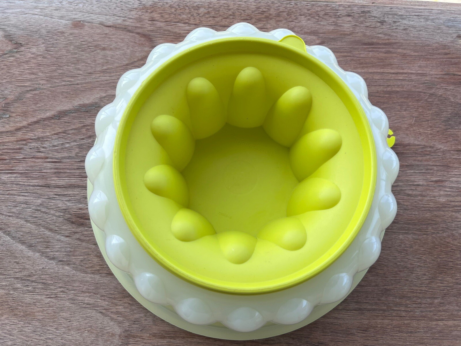 Tupperware Jello Mold- Complete Set With All 3 Pieces Yellow Vintage