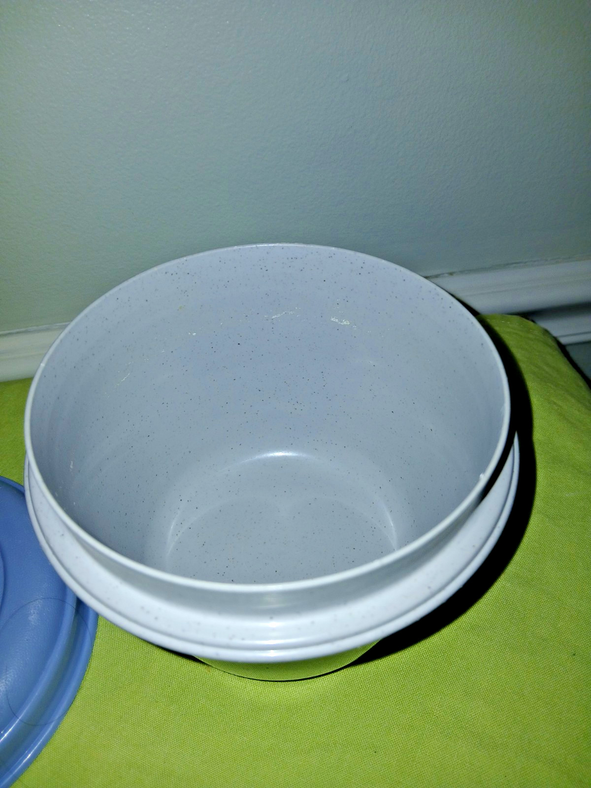 3 Rubbermaid Servin Saver Storage Containers 2 c and two 1/2 c gray w blue lid