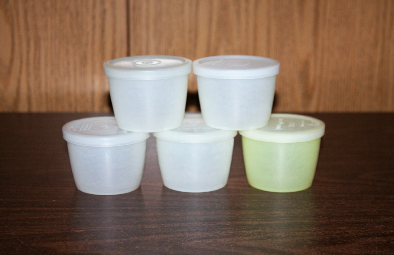 5 VINTAGE TUPPERWARE 8 OUNCE SNACK / STORAGE CUPS WITH COVERS