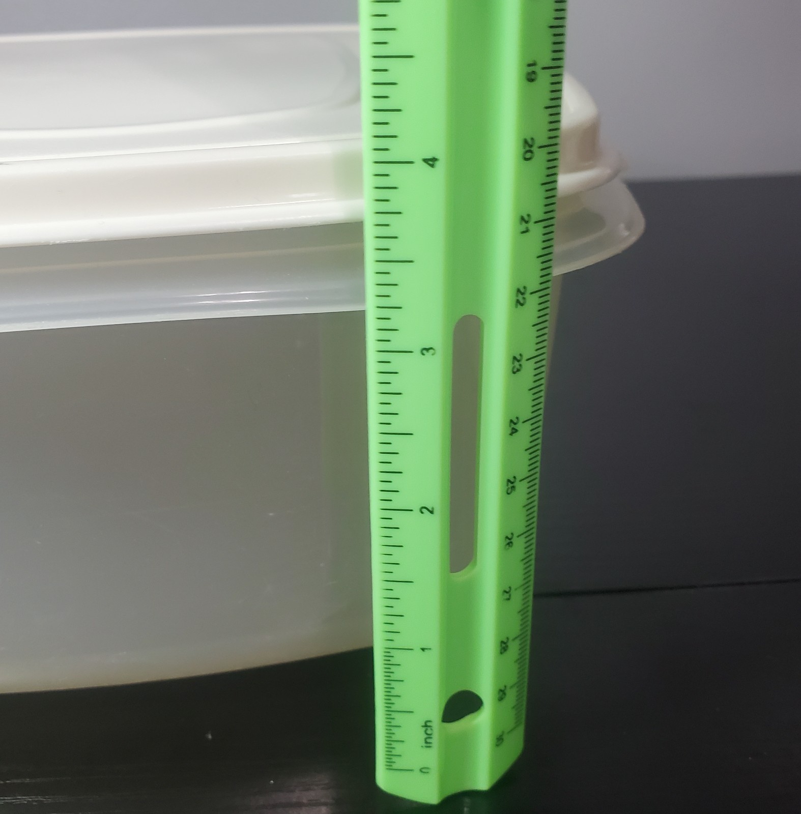 Rubbermaid Servin’ Saver #4 Square 19 Cup Storage Container Almond Lid Vintage