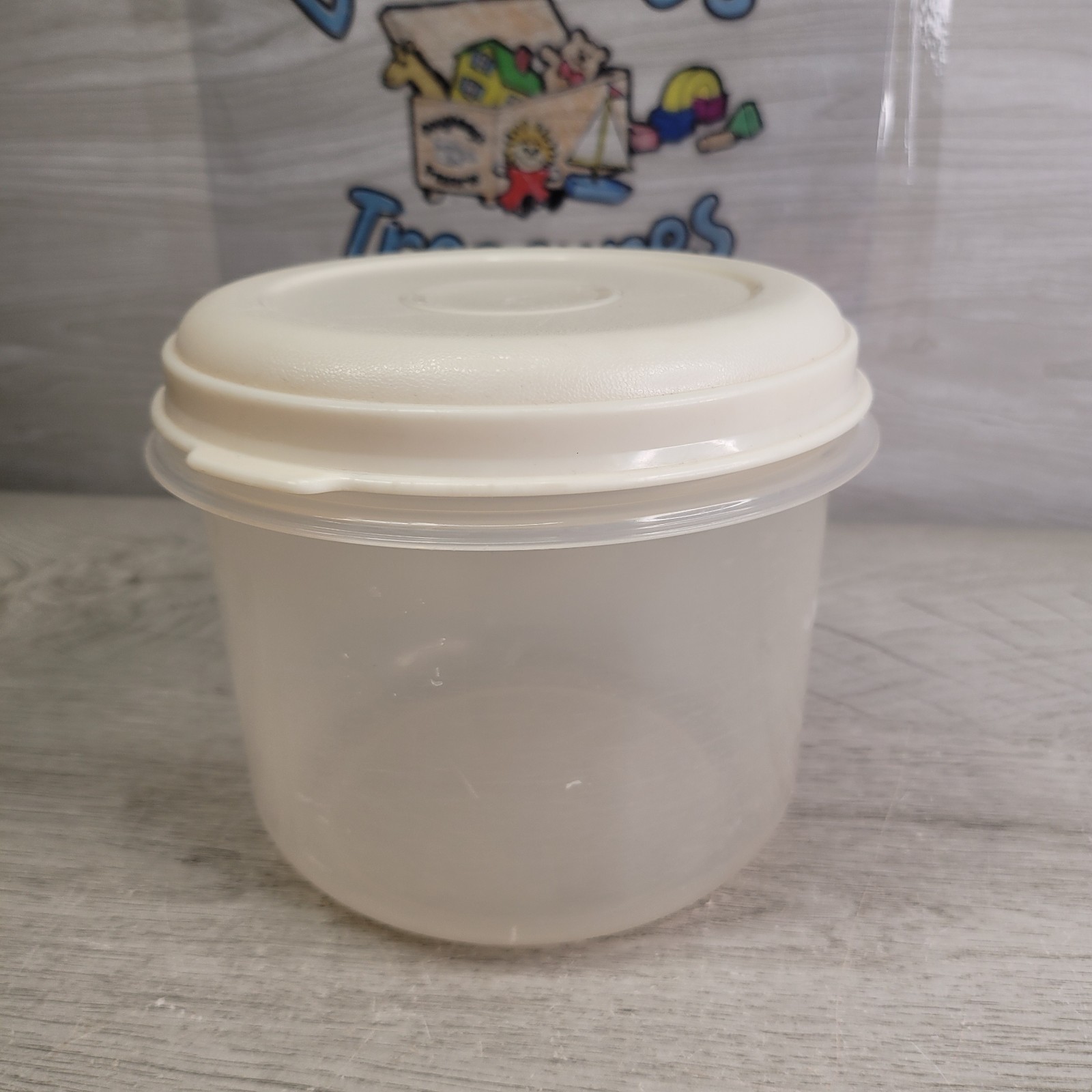 Rubbermaid Servin’ Saver 6 Cup #8 Storage Container + Almond Lid EXCELLENT