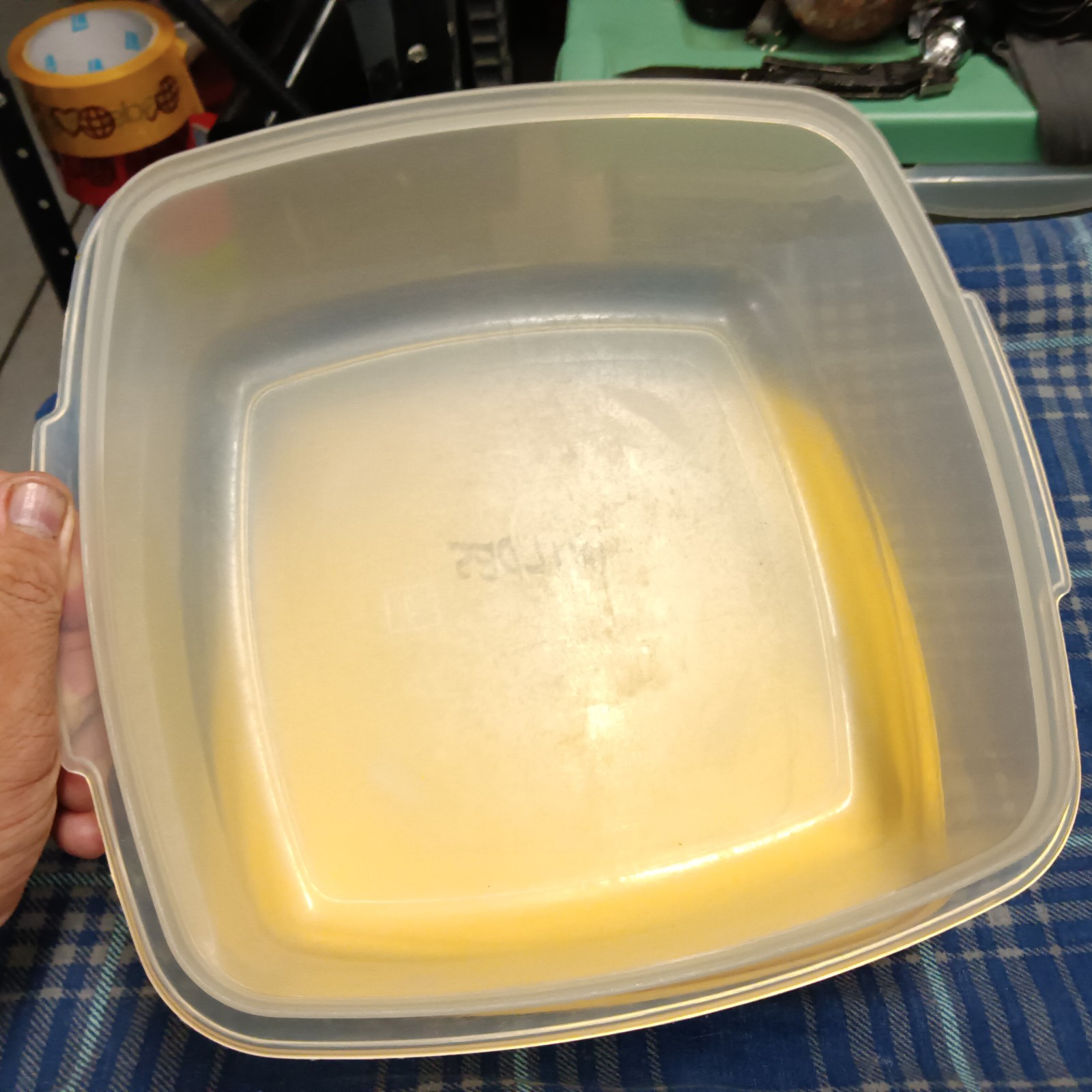 Vintage Rubbermaid Servin’ Saver #4 19 Cup Square Container Snap Yellow Lid