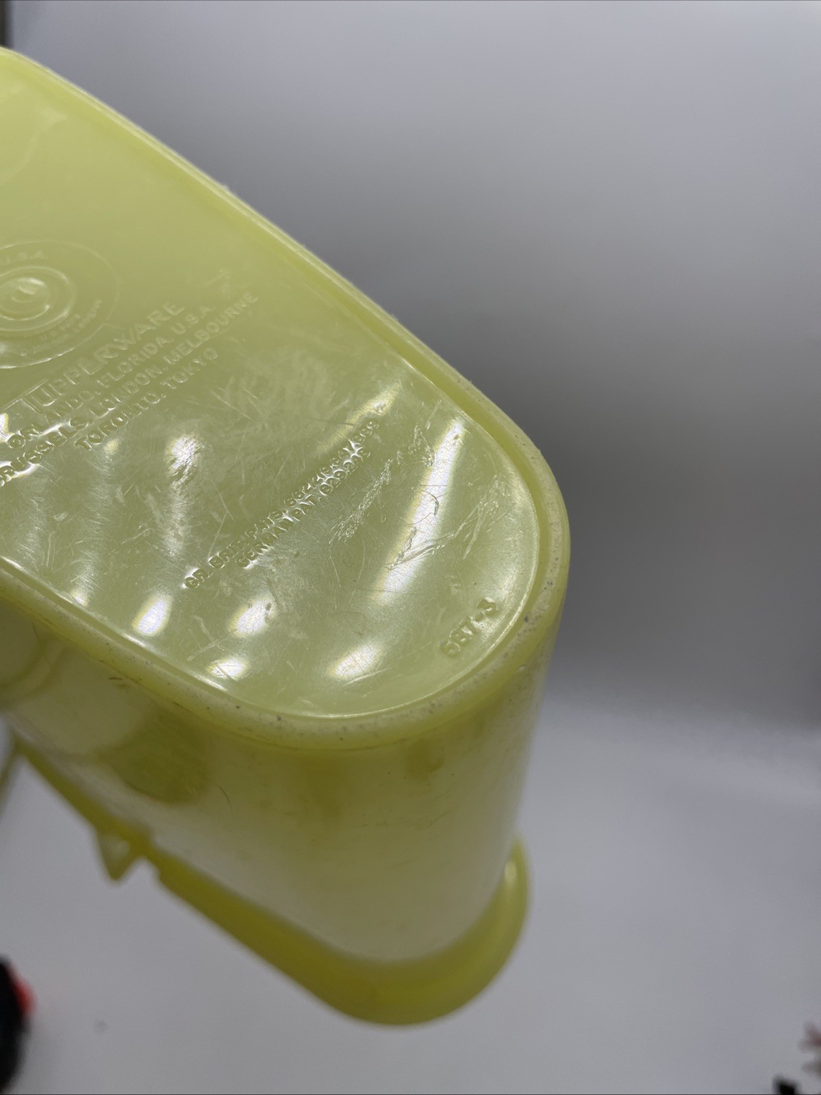 Tupperware Yellow Modular Oval Container Pour Spout Lid Handle 7 Cup Vintage