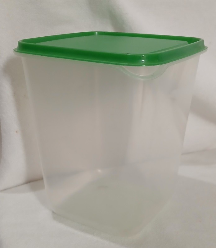 IKEA Clear Rectangular Food Storage Container w/ Green Lid 6.25in x 4.5in Used