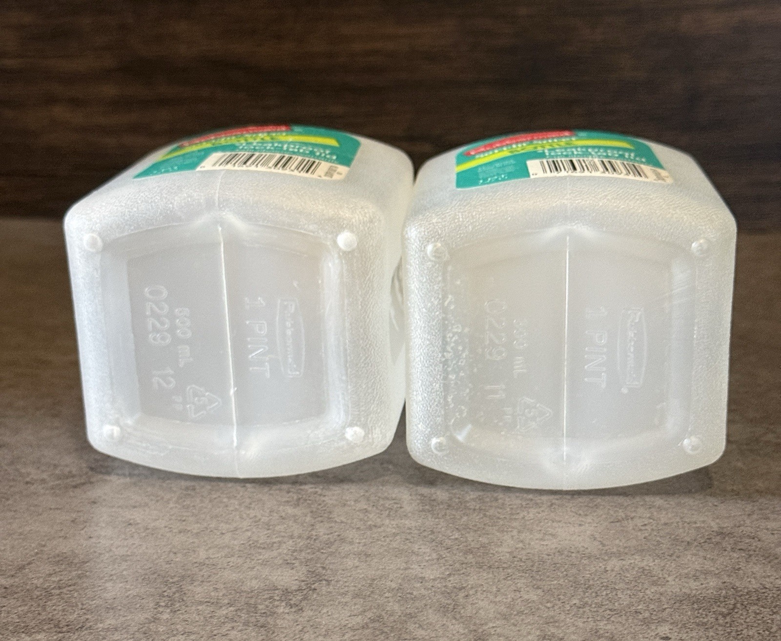 Vintage 1992 New Rubbermaid Set of 2 Servin Savers Pint Size Bottles White Lid