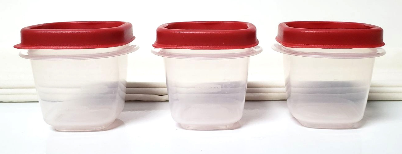 3 RUBBERMAID 4oz Sheer White CONTAINERS #7J53, 3 Red Lids #7J54, Good/IMPERFECT