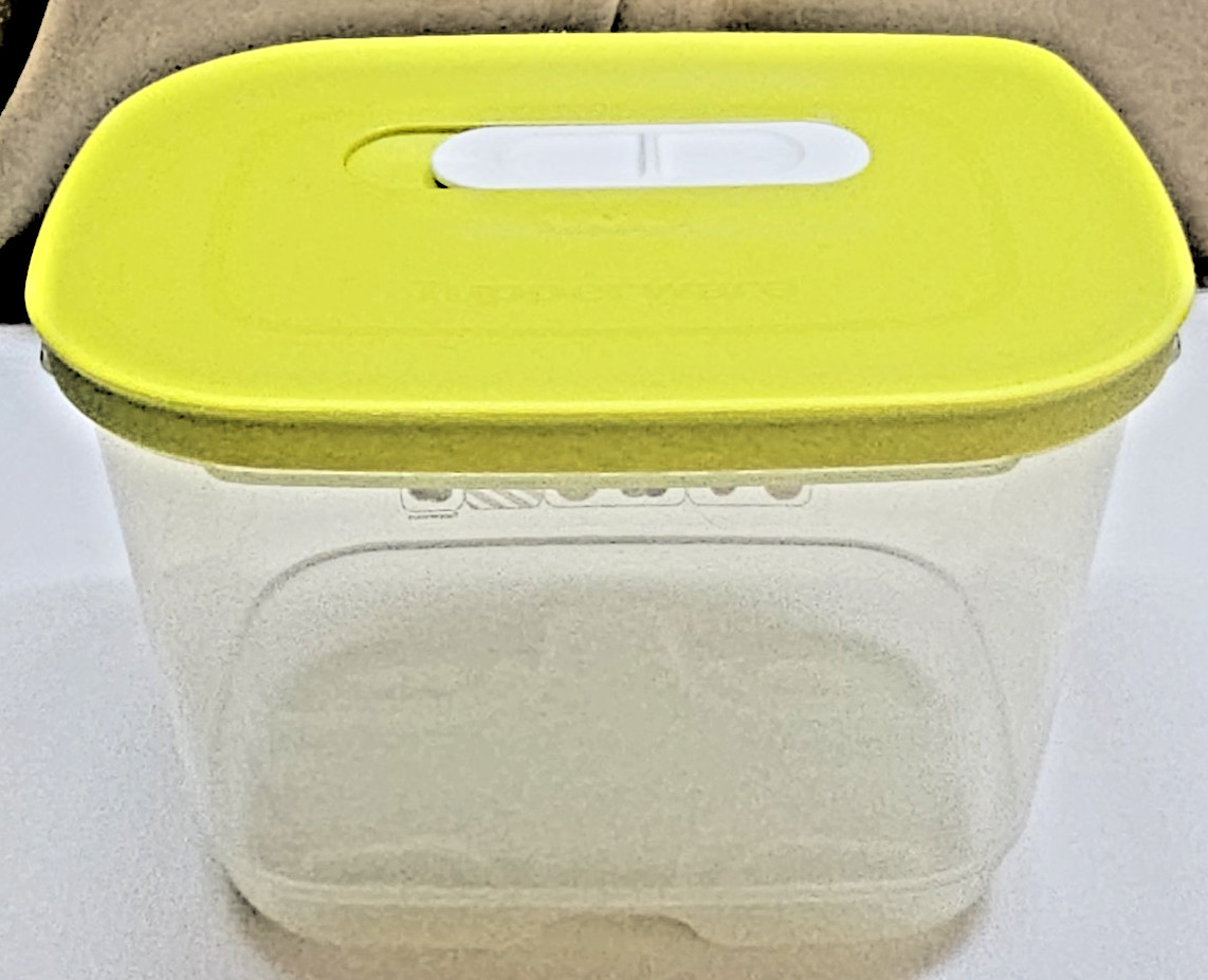 Tupperware 1.8L Rectangle Food Storage Bowl MPN 7286B-2 Air Vent Lid MPN 7287B-2