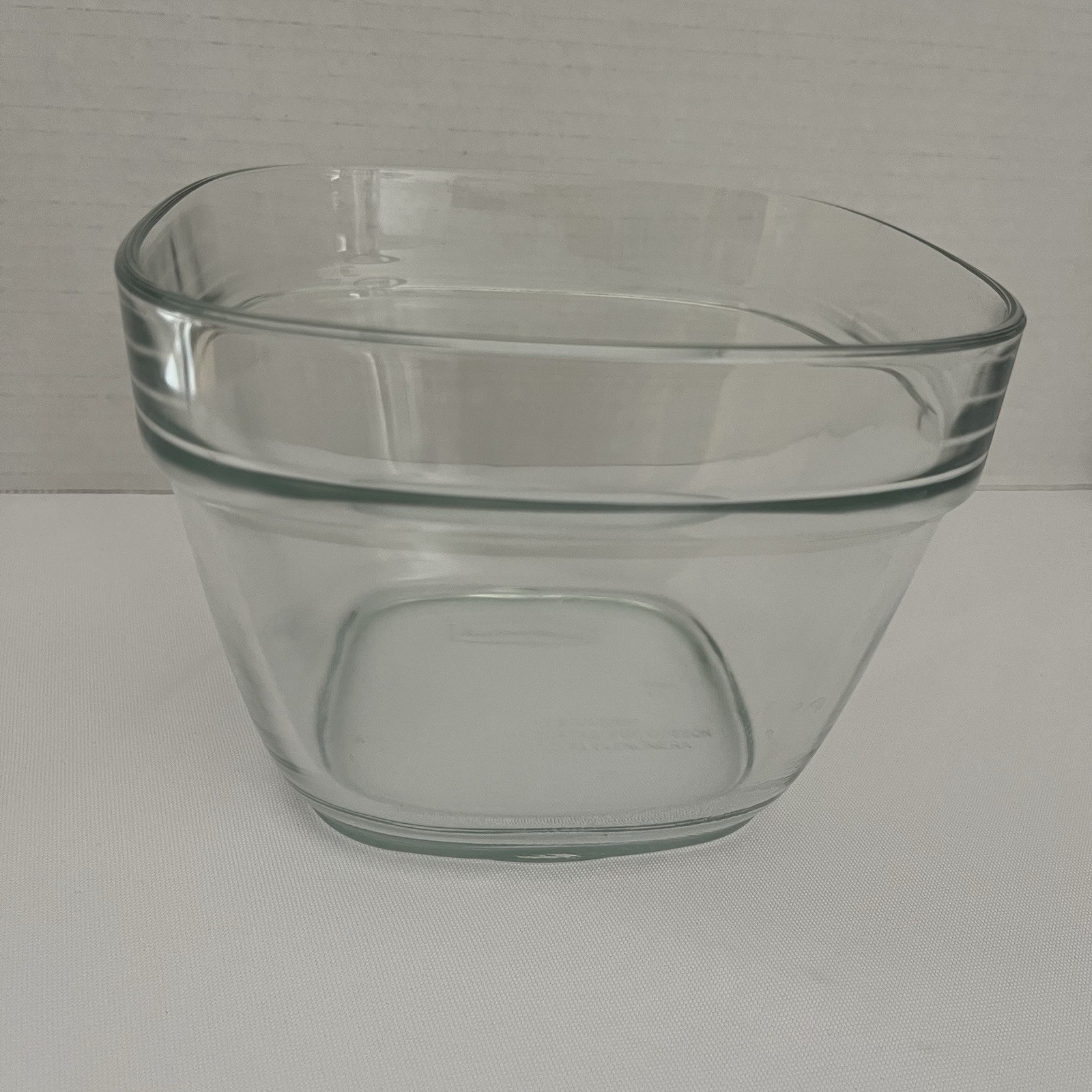 Rubbermaid Glass 5.5 Cups 7N64 Food Storage Container NO LID Discontinued HTF