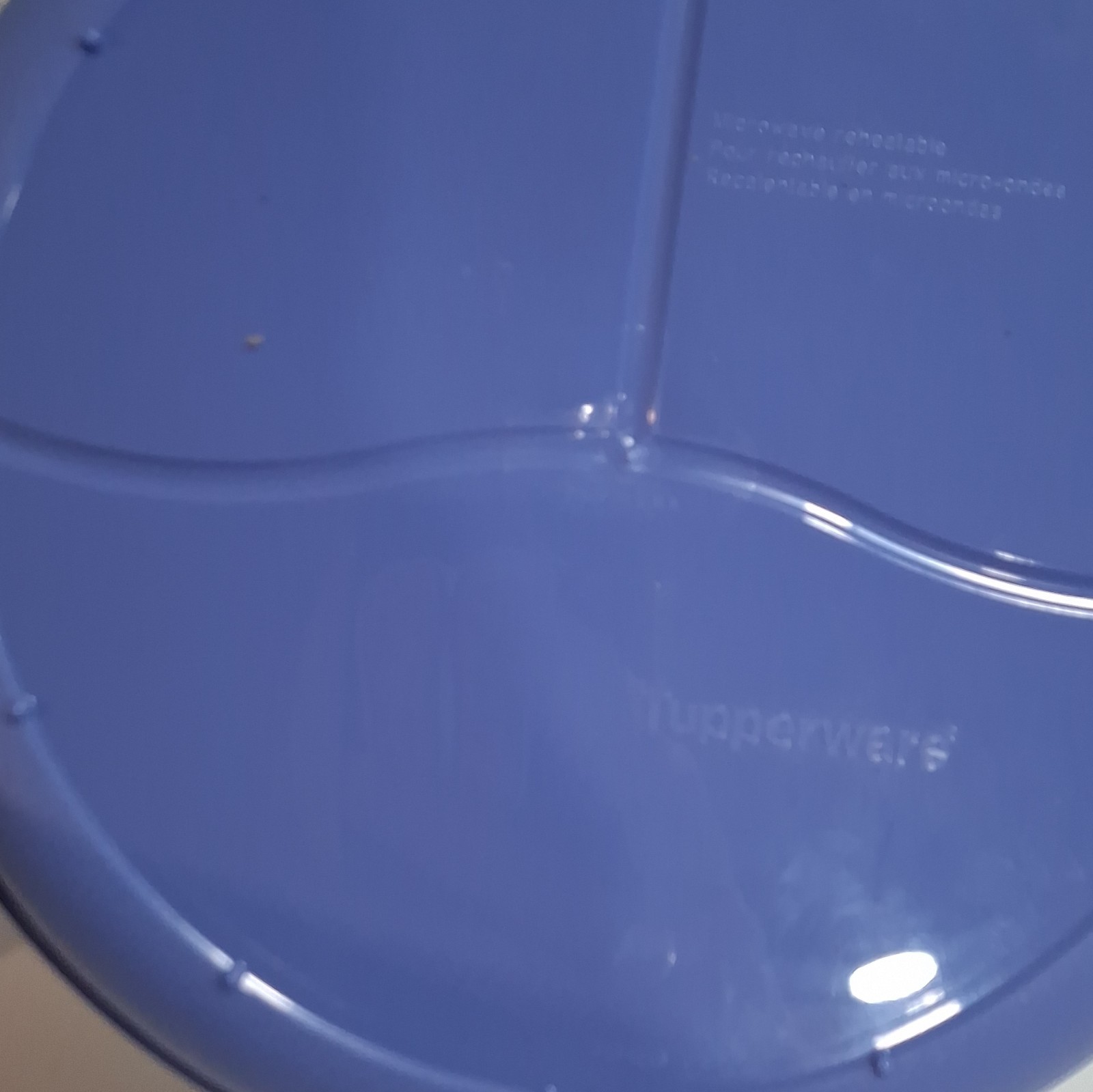 Tupperware CrystalWave Round 2.25 qt Food Storage Container w/ Vented Lid Set