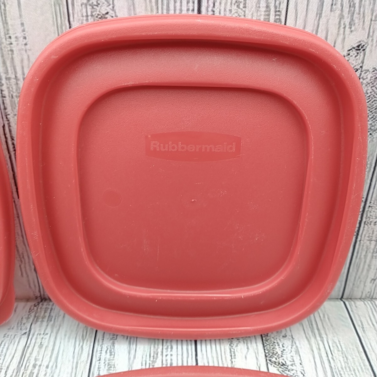 Rubbermaid Easy Find Lid 7J64 Red Square 4 Replacement Food Container Lids 6.5″