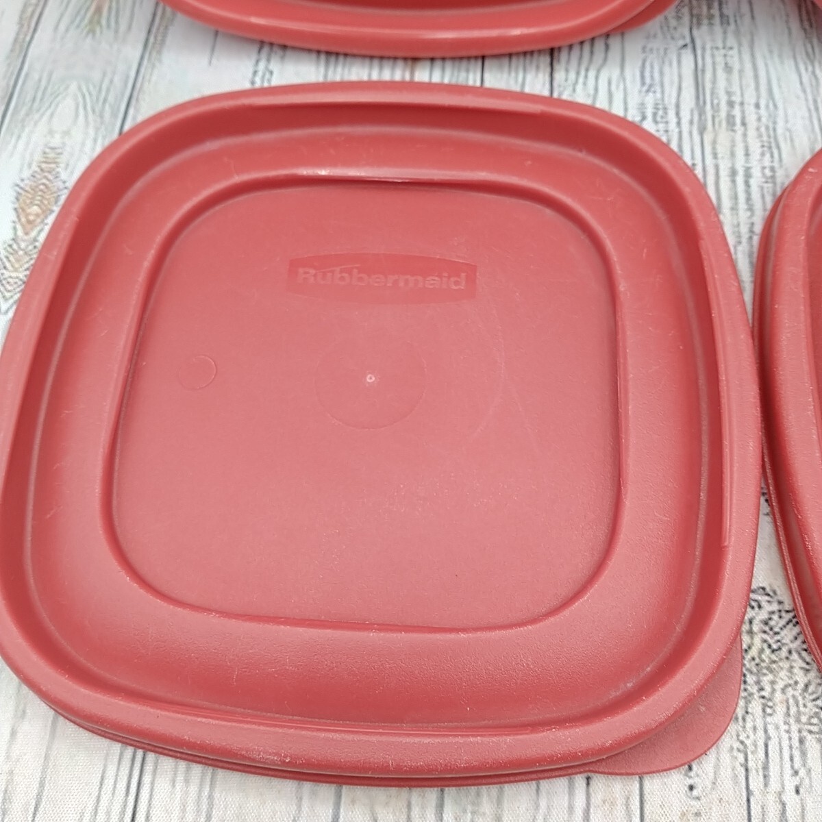 Rubbermaid Easy Find Lid 7J64 Red Square 4 Replacement Food Container Lids 6.5″