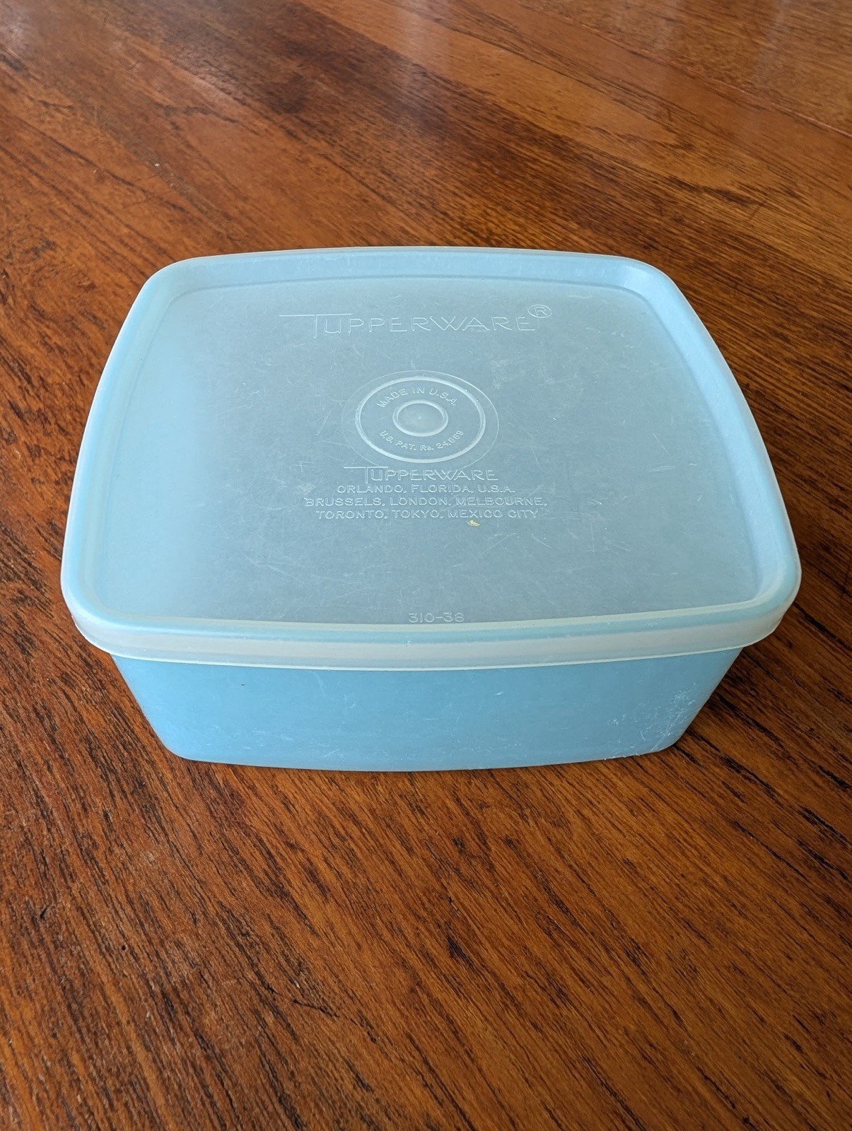 Vintage Tupperware 670 Sandwich Keeper Storage Container Blue w/ Clear Lid