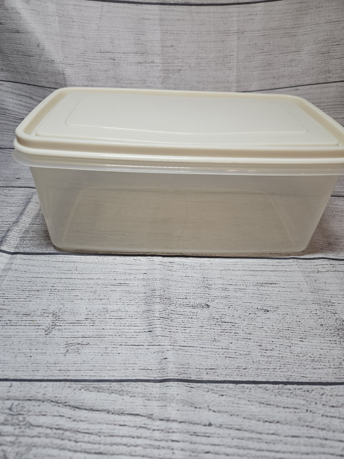 Rubbermaid Servin’ Saver RECTANGLE Container #9 WITH LID – 12 cups – 10″ x 6″