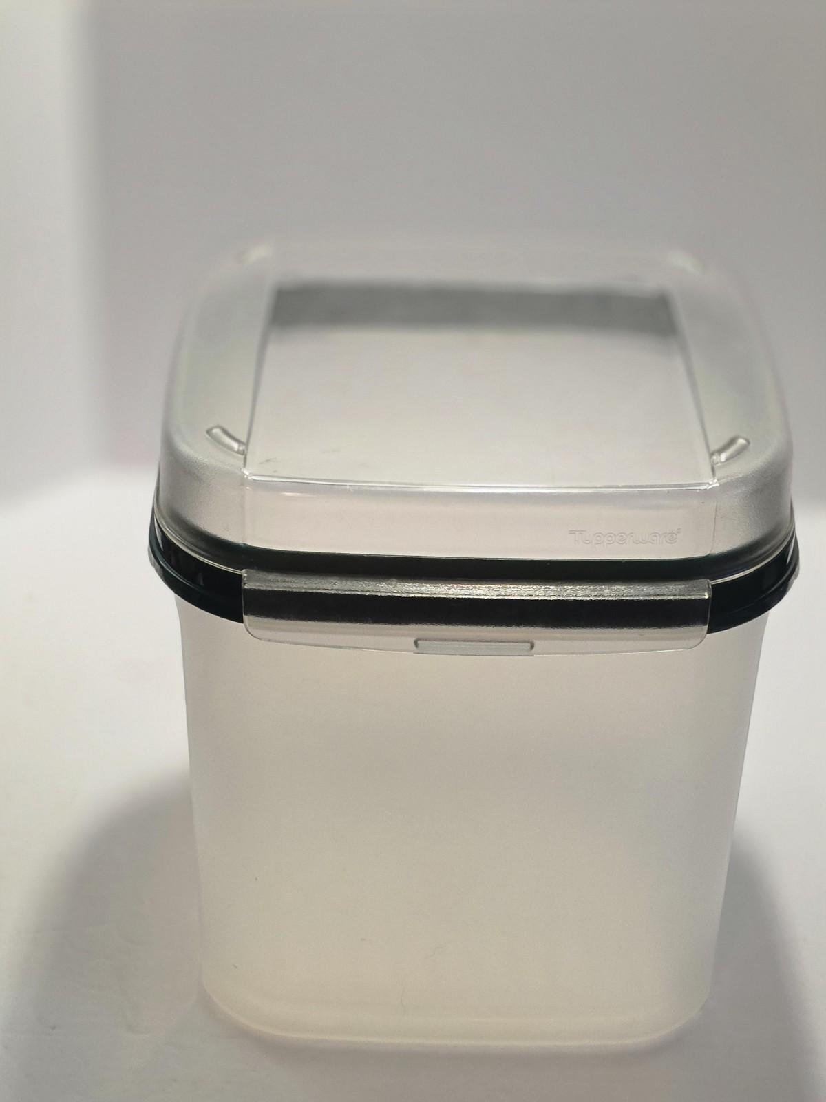 Tupperware Square Food Storage Canister 17 Cup 4 Liter Clear Lid Made in USA