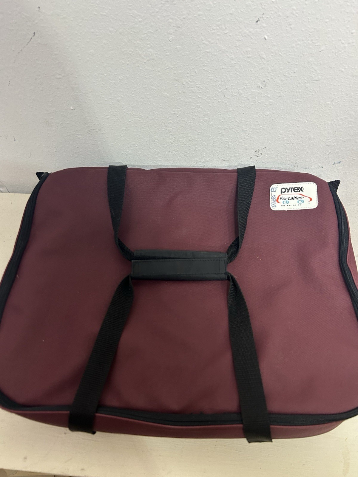 Pyrex Portables The Way to Go Bag 4 Lot Red, Blue, Maroon