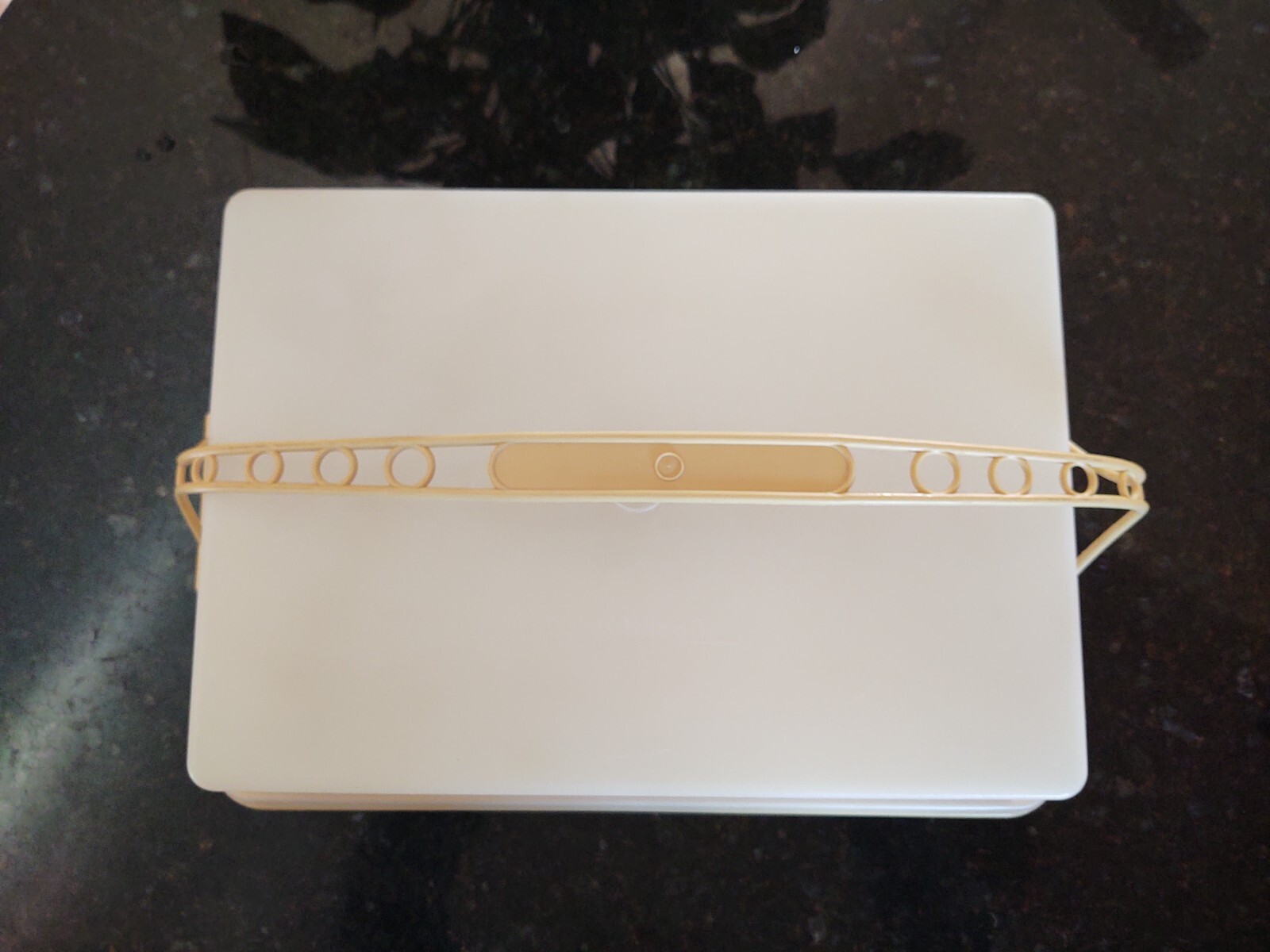 LARGE SHEET CAKE KEEPER CARRIER 3 PIECE SET 13 X 9 HARVEST GOLD TUPPERWARE
