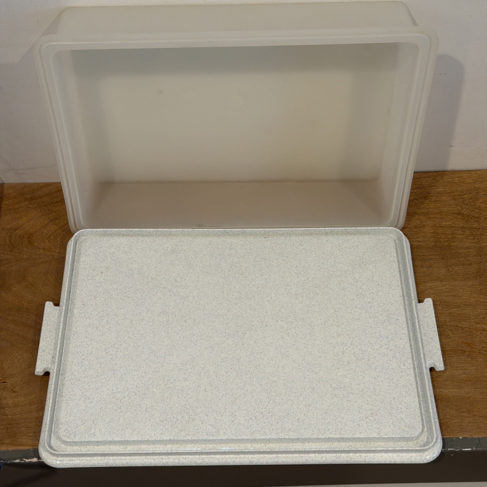 Vintage Tupperware Rectangular Sheet Cake Carrier W/Handle Blue 15″ X 11″ X 4″