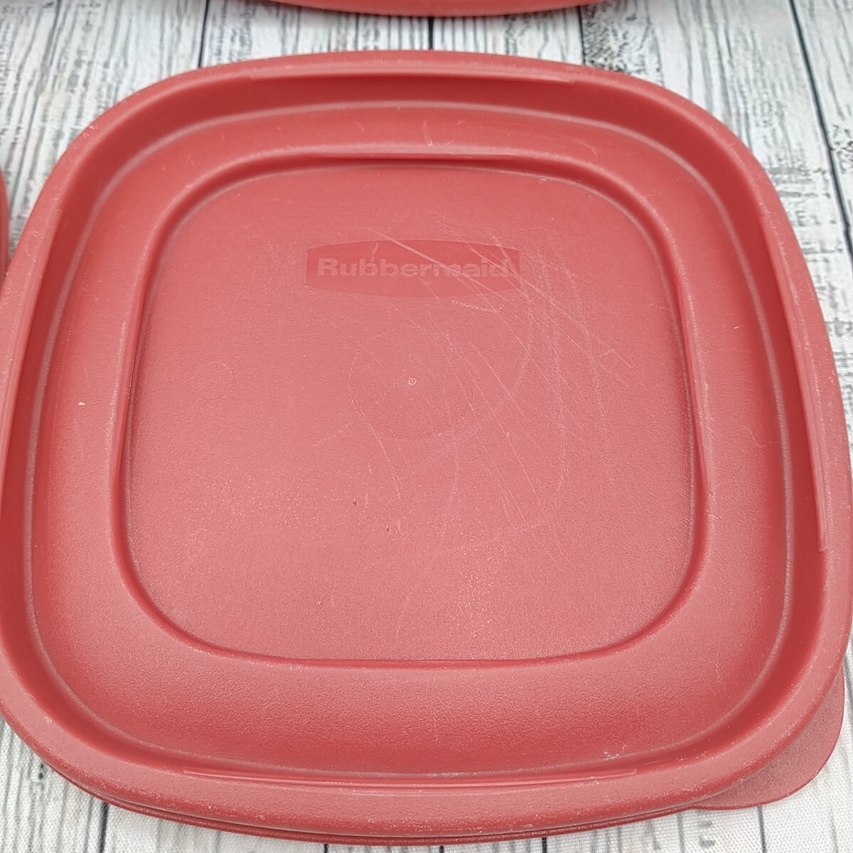 Rubbermaid Easy Find Lid 7J64 Red Square 4 Replacement Food Container Lids 6.5″
