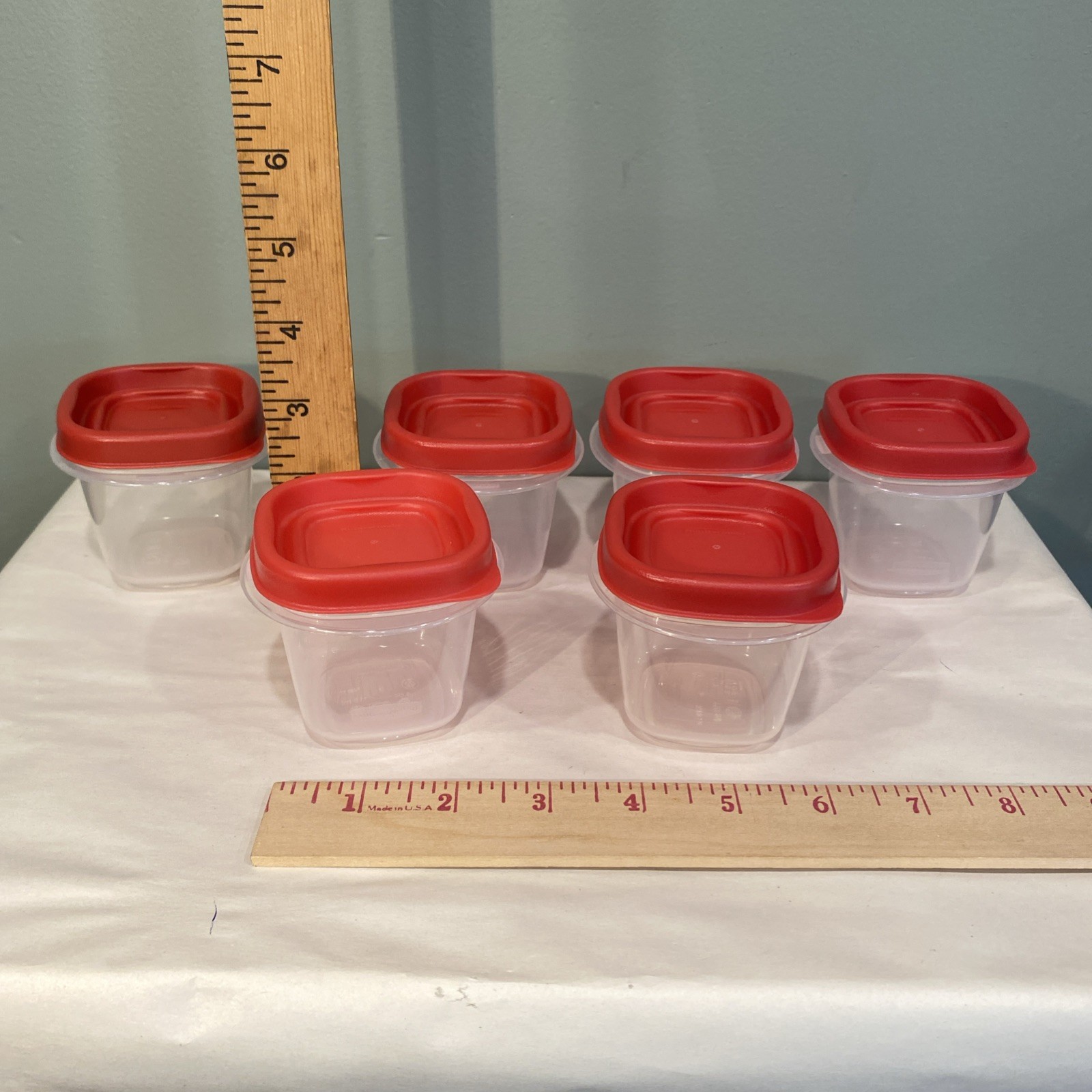 Set of Six 6 Rubbermaid 4 oz. Snack Containers 7J53 7J54 Red Lids USA Made Nice
