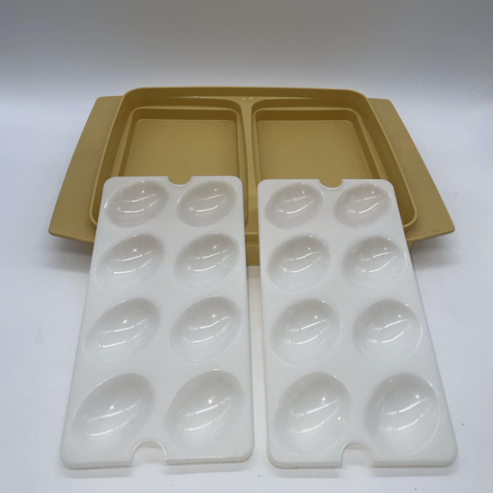 Vtg Tupperware Deviled Egg Keeper Carrier Harvest Gold Yellow w/ Inserts 723-2