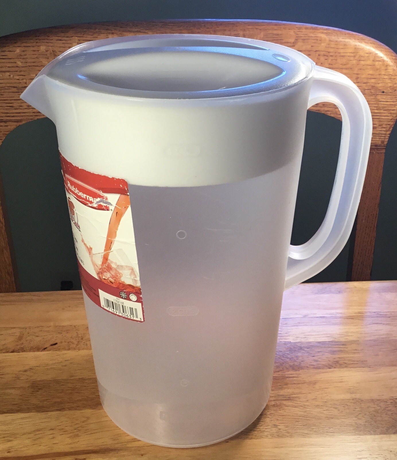 Rubbermaid One Gallon Sheer Pitcher (#1A21) w/White Lid