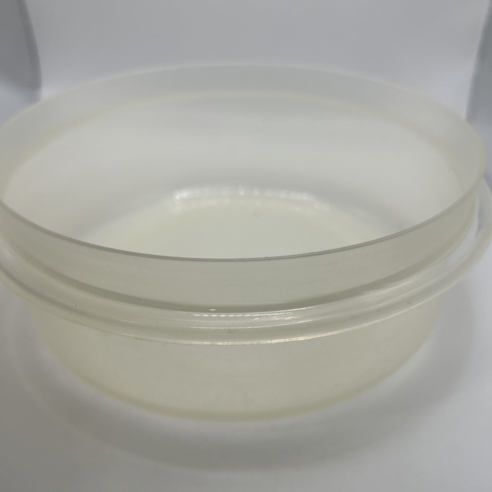 Rubbermaid Servin Saver # 3 Storage Container Round Almond Lid 1.4 Qt Vintage