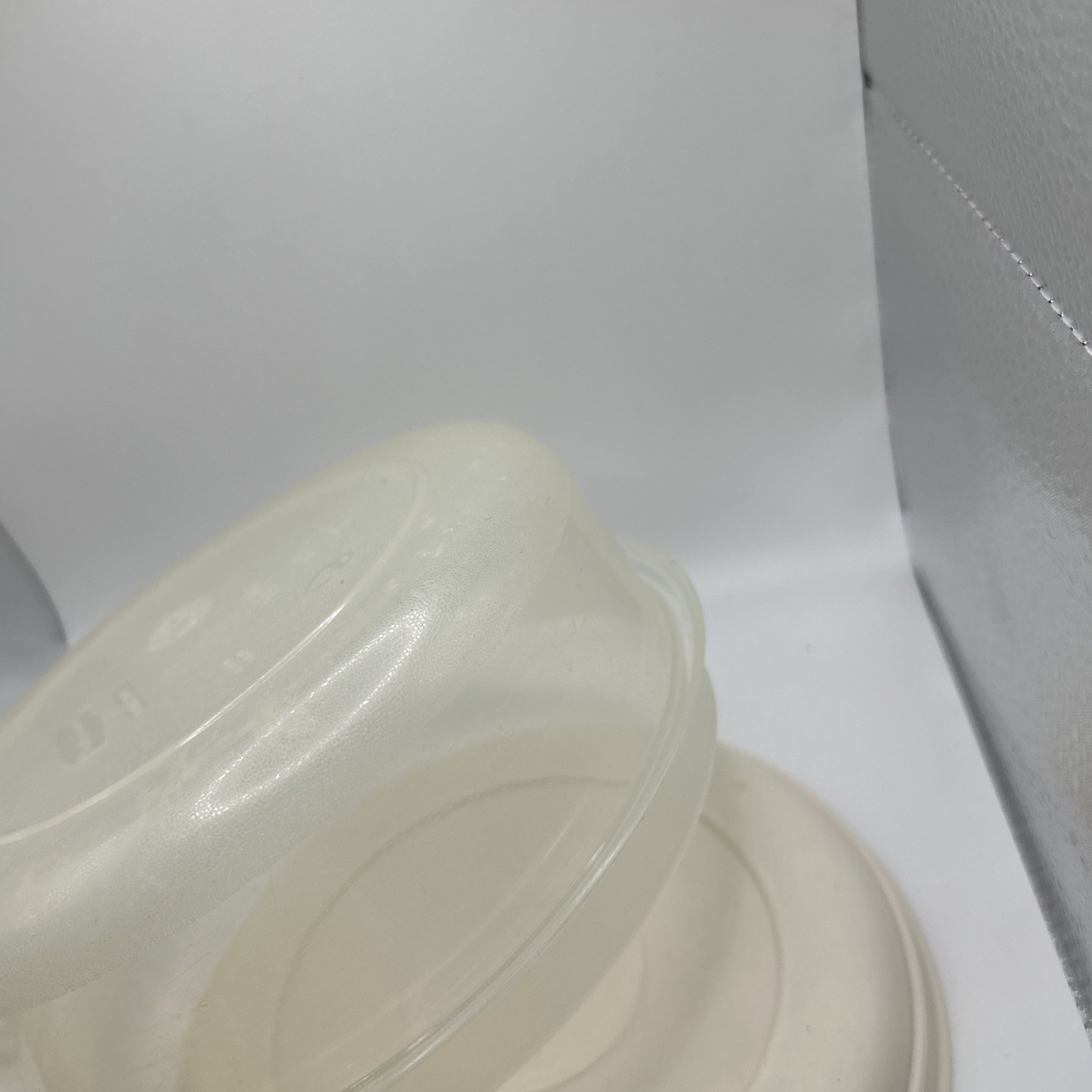 Rubbermaid Servin Saver # 3 Storage Container Round Almond Lid 1.4 Qt Vintage
