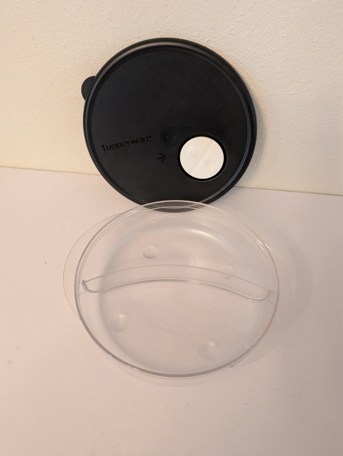 Tupperware Rock-N-Serve Vent Clear Divided 4521 Black Lid 3702 NEW