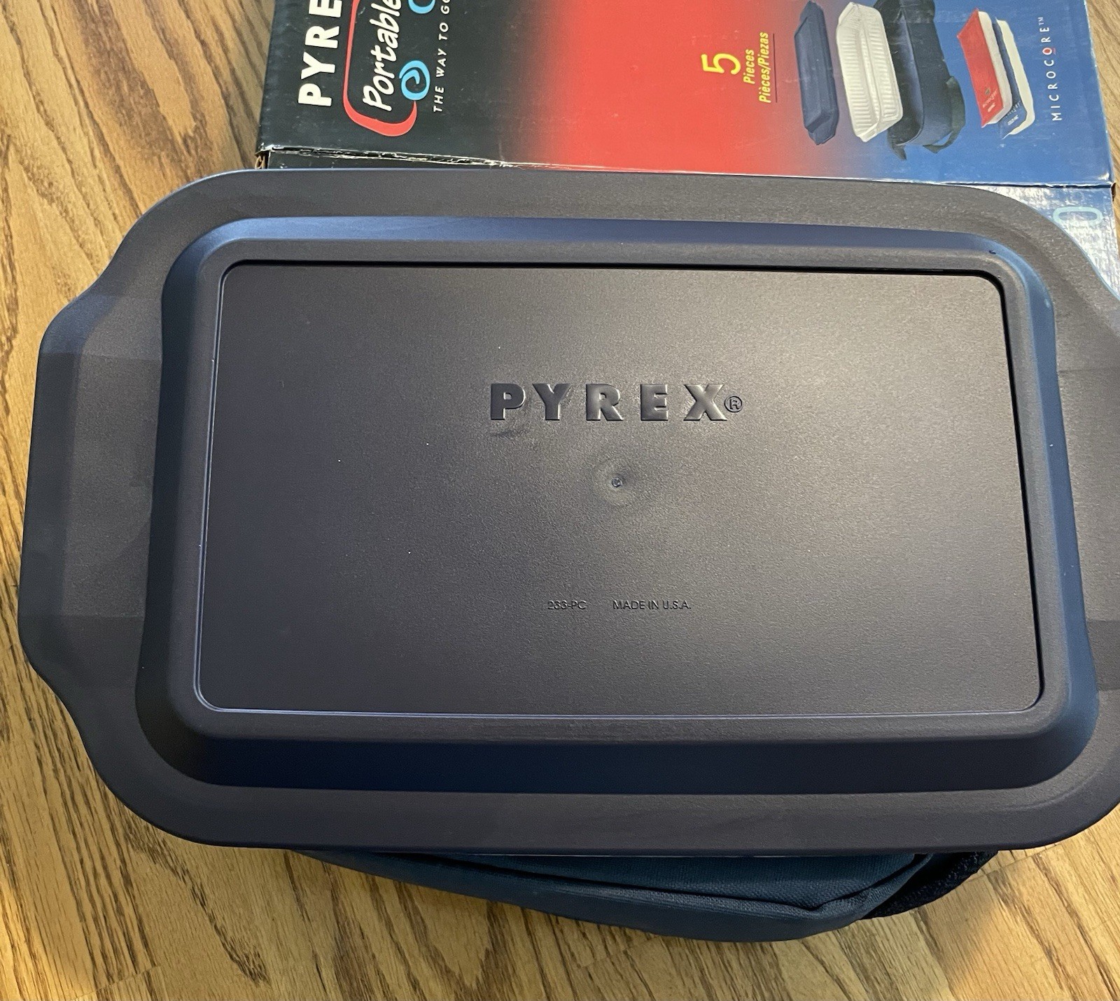 Pyrex Portables 5-Piece 3L Food Carrier Set Blue Glass Dish Snap Lid Bag