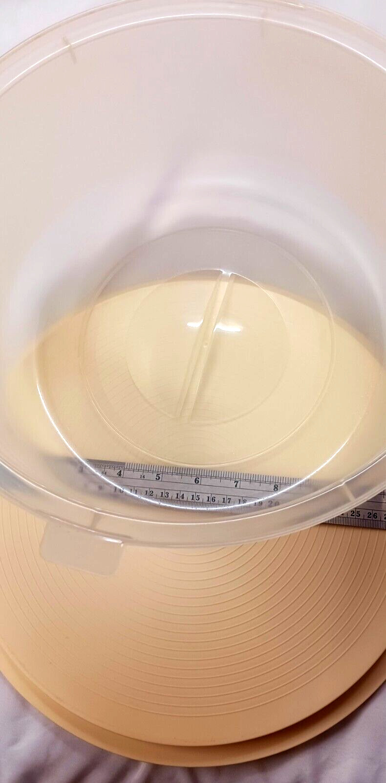 ALMOND VINTAGE ROUND CAKE CARRIER CONTAINER 11 3/4″ INSIDE CAKE HOLDER