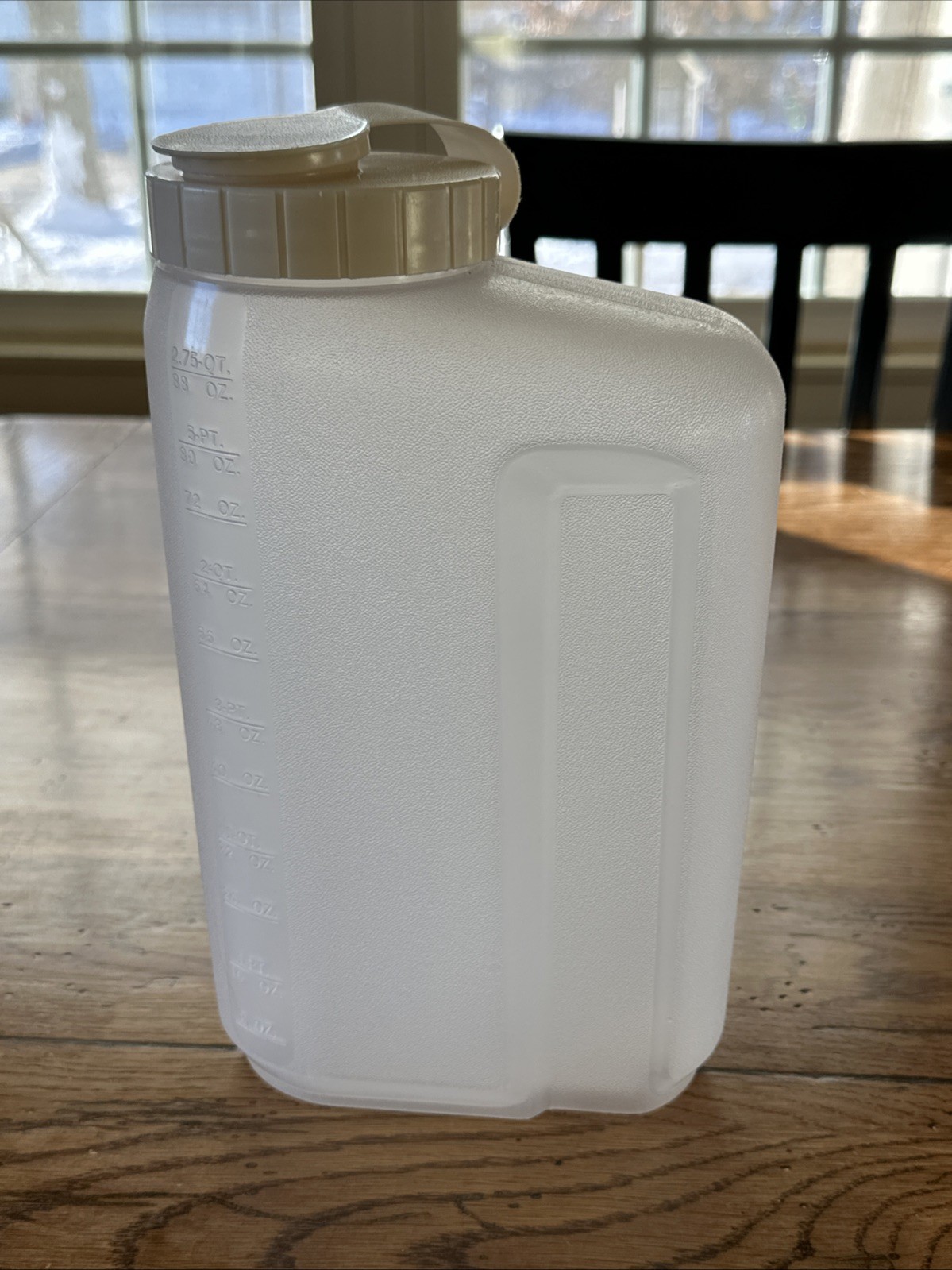 Rubbermaid Servin Saver 2.75 Qt. 88oz Flip Top Drink Container #0459 Vintage