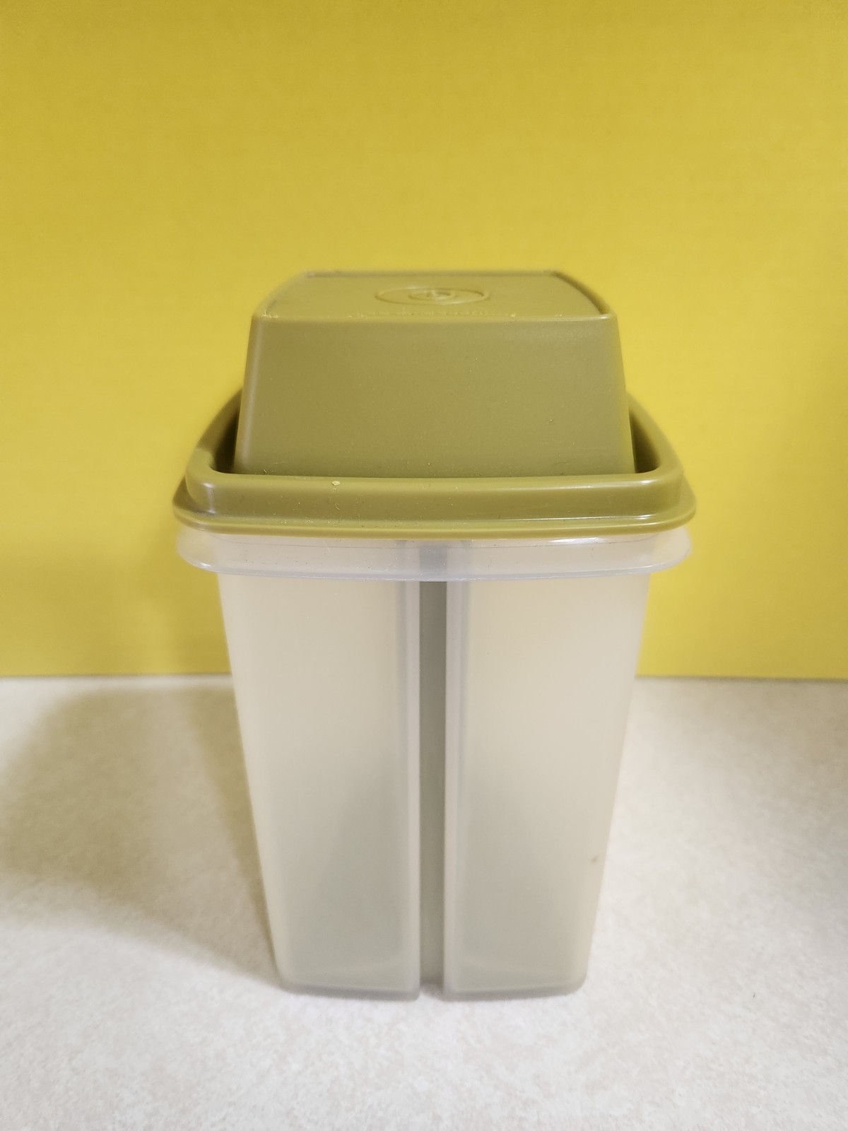 Tupperware Pick-A-Deli Pickle Keeper Large 3 Piece Avocado Green #1330-1/1332-1