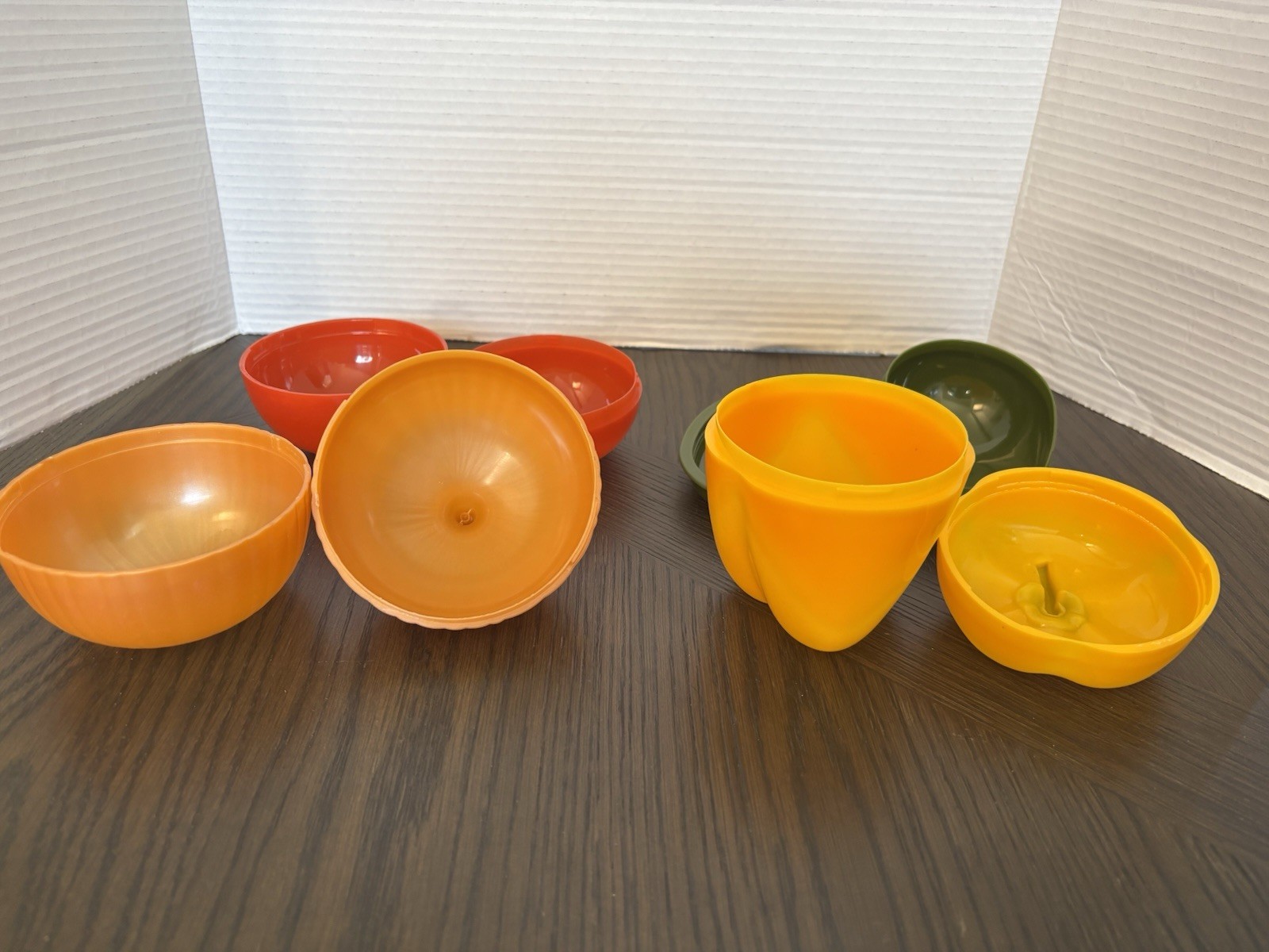 4 Hutzler Vegetable Food Storage Savers Onion Tomato Avocado Bell Pepper Keeper