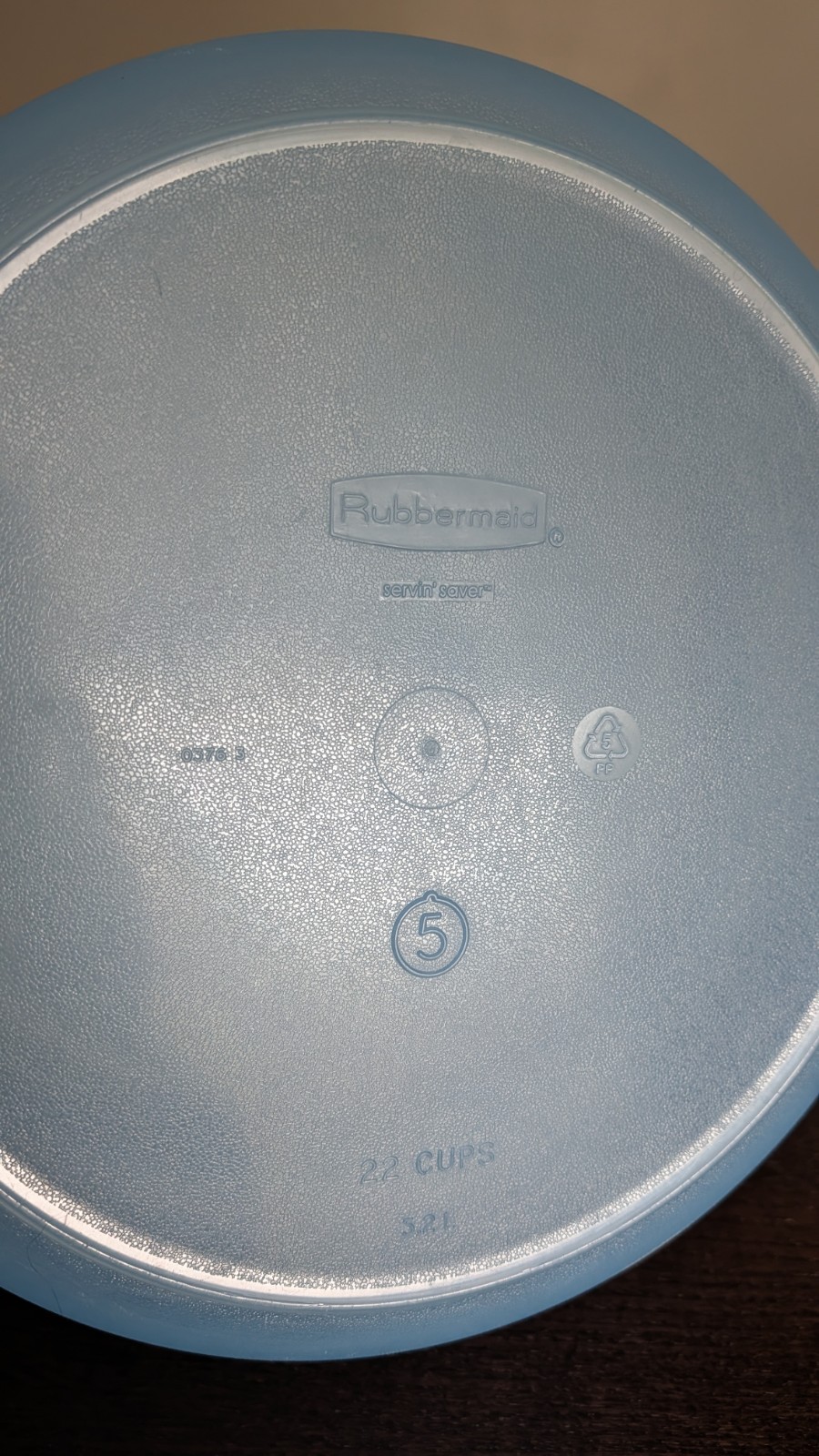 Rubbermaid 22 Cup Sheer Blue Round Servin Saver Bowl #5 with Blue Lid