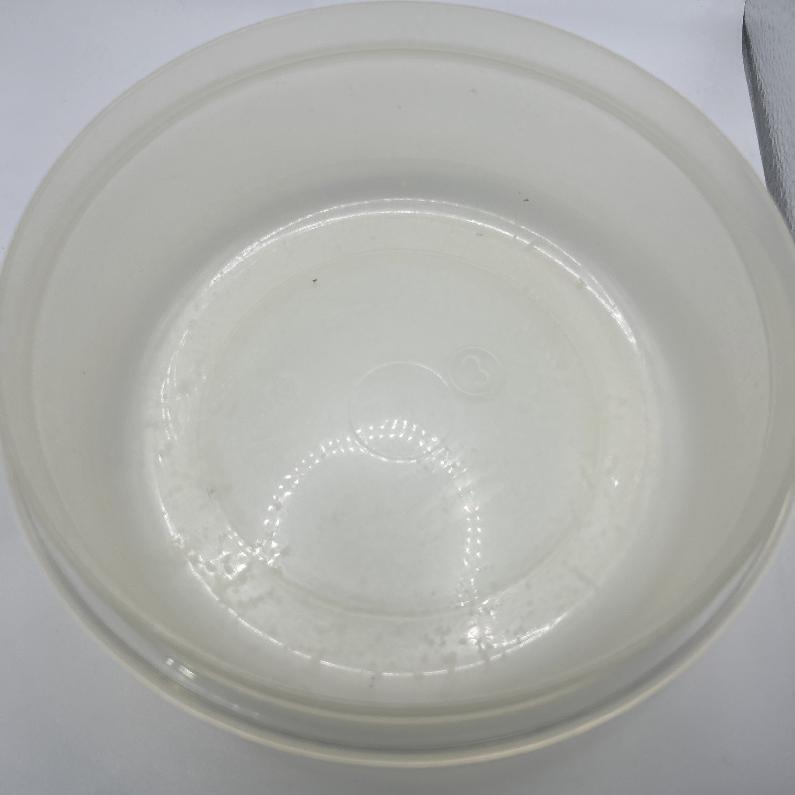 Rubbermaid Servin Saver # 3 Storage Container Round Almond Lid 1.4 Qt Vintage