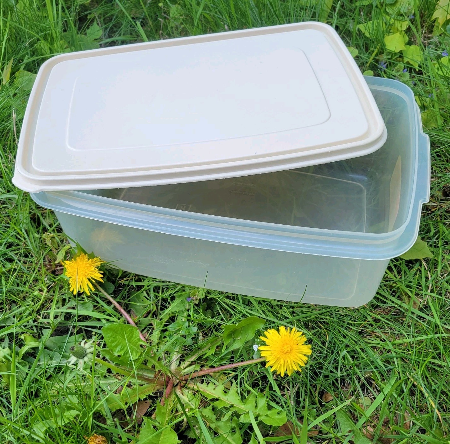 Rubbermaid Vintage 33 Cup Rectangular Storage Container Almond Lid Servin Saver