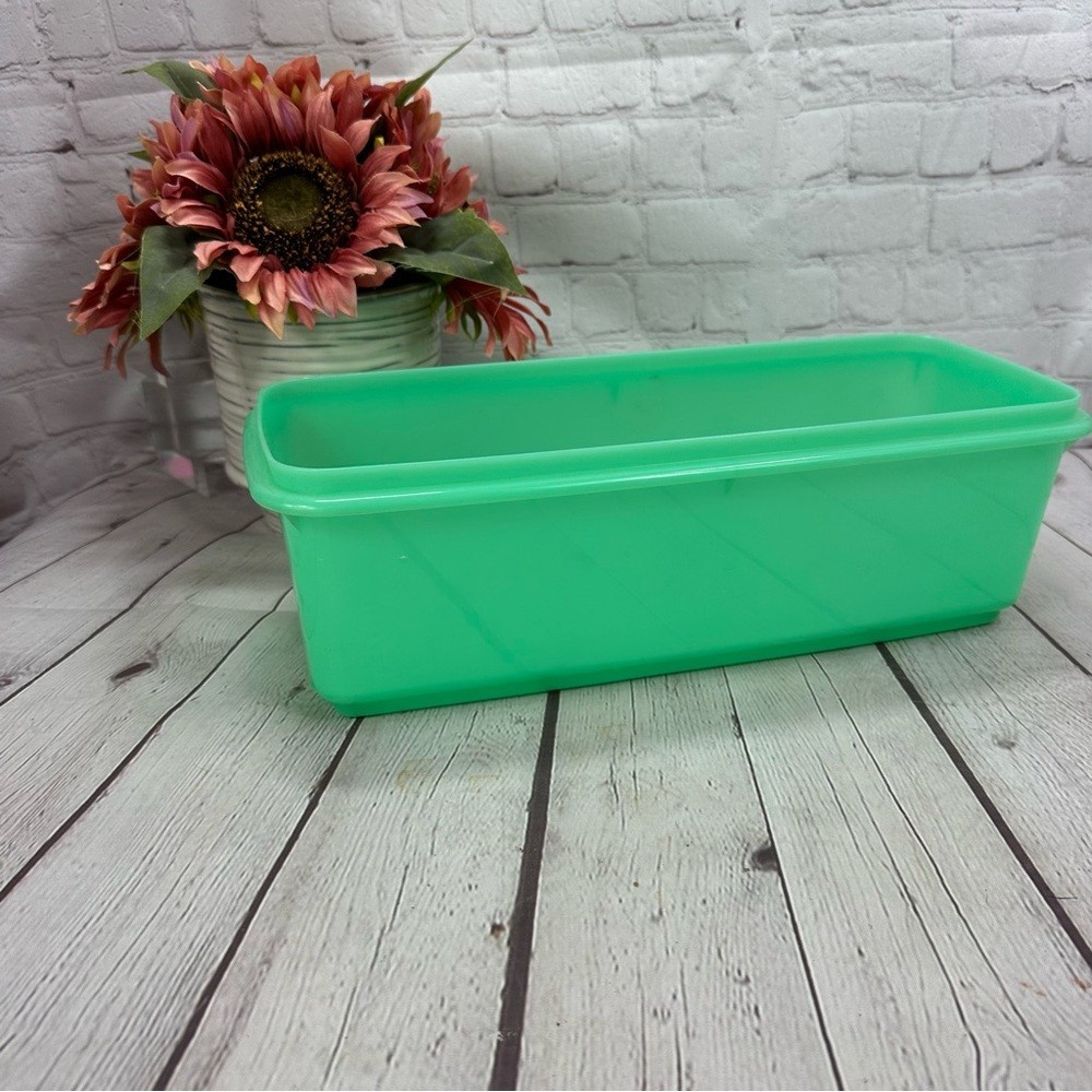 vintage Tupperware Vibrant Green EASY CRISP Container and grid (NO seal)