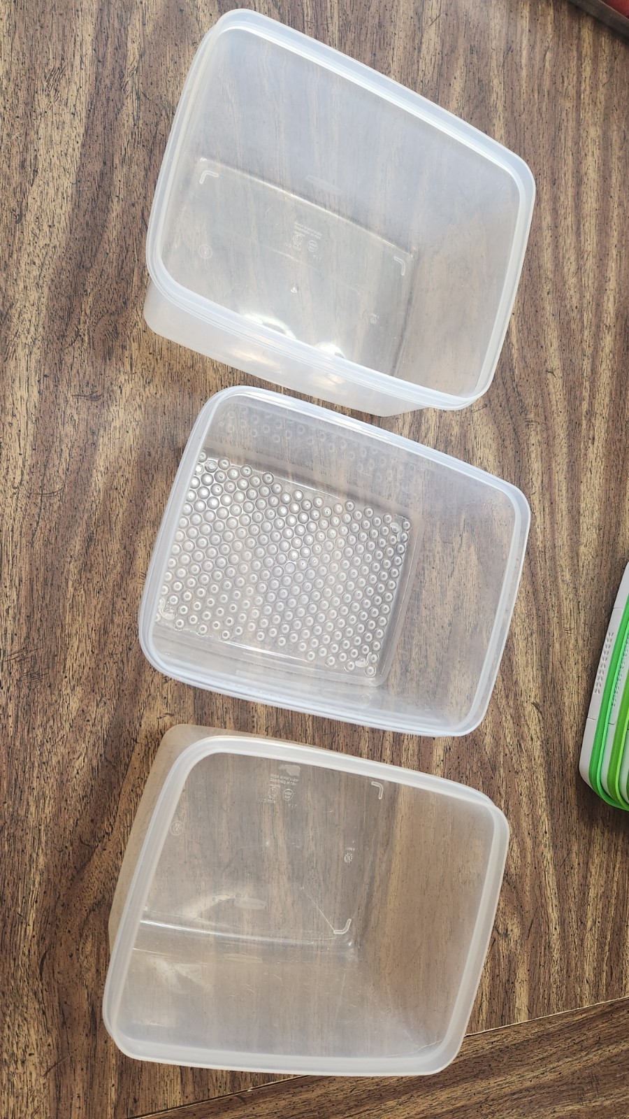3 Rubbermaid FreshWorks 17.3c 4.1L Produce Saver Vented Food Storage Containers