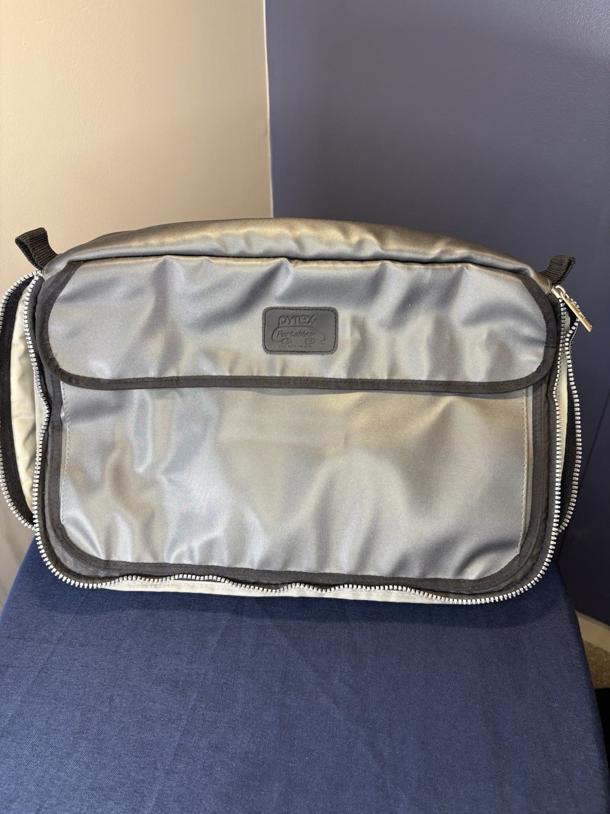 Pyrex Portables Insulated Food Carrier Bag with Insert