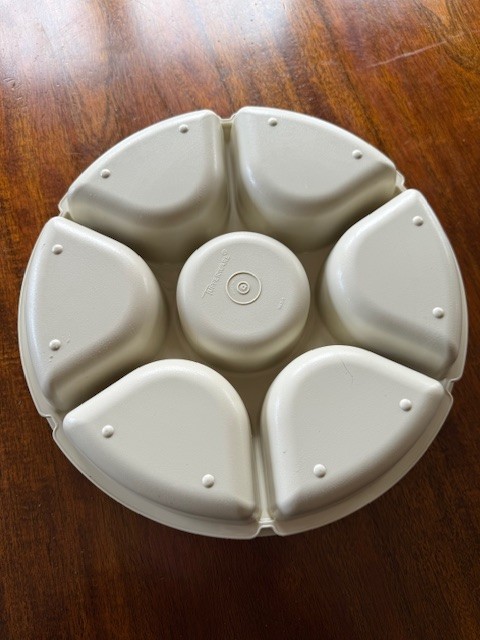 Tupperware Serving Center 7 Section Versatile Salad Potato Sundae Charcuterie