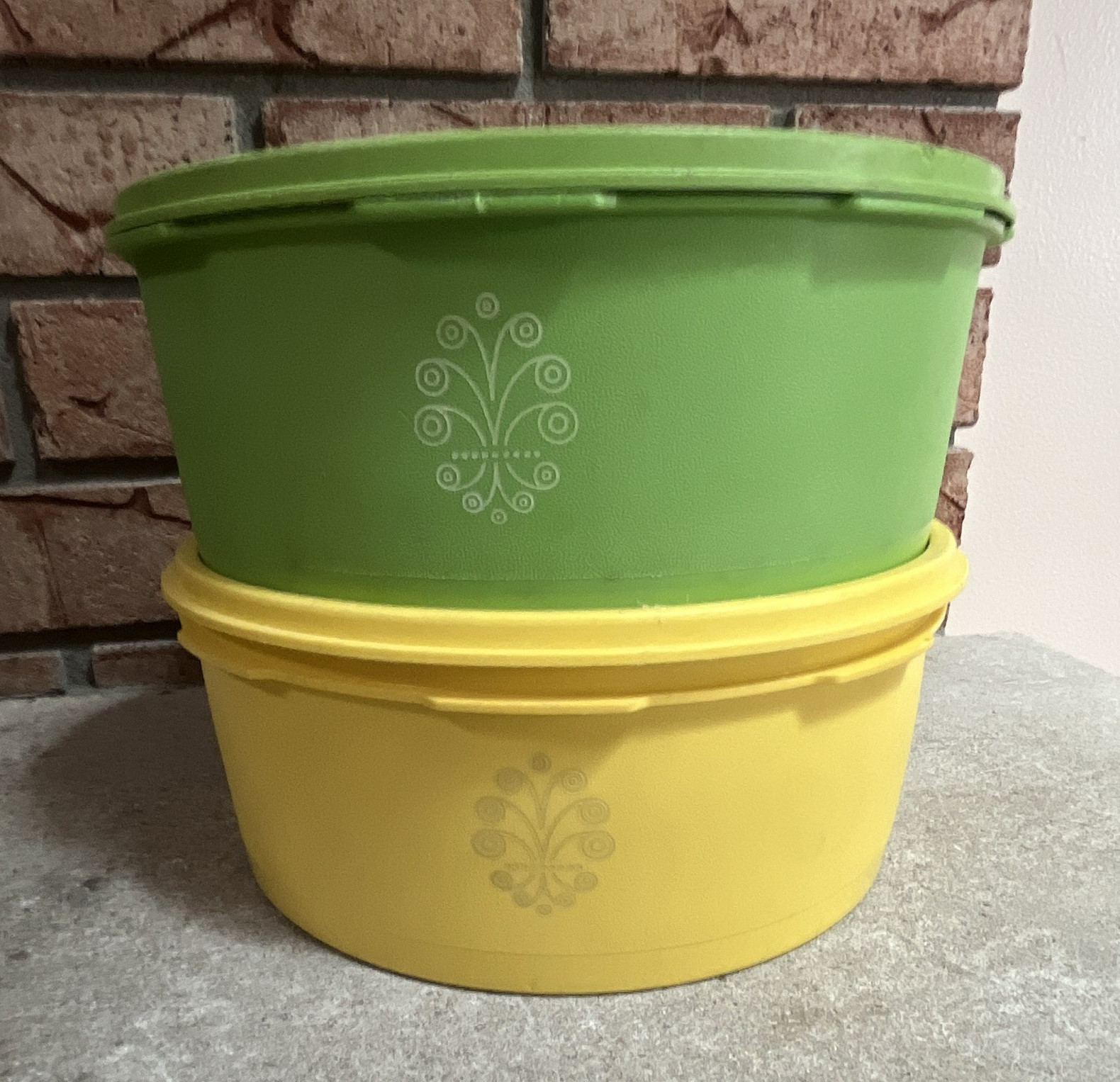 VTG 8″ Tupperware Servalier Canisters Containers Set of 2 with Lids.