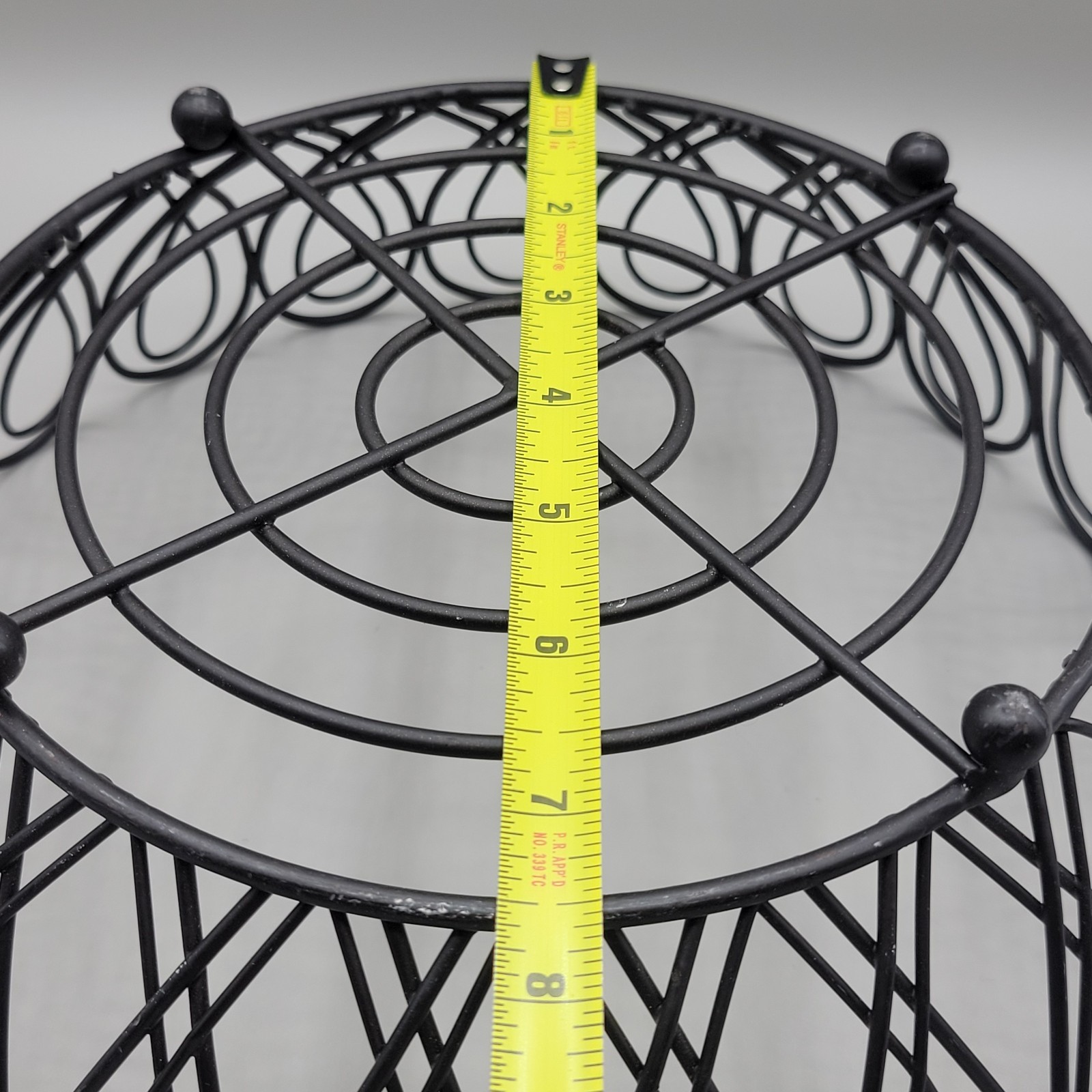 Durable Metal Wire Fruit Basket Bowl Modern Counter Top Decor Centerpiece Rack