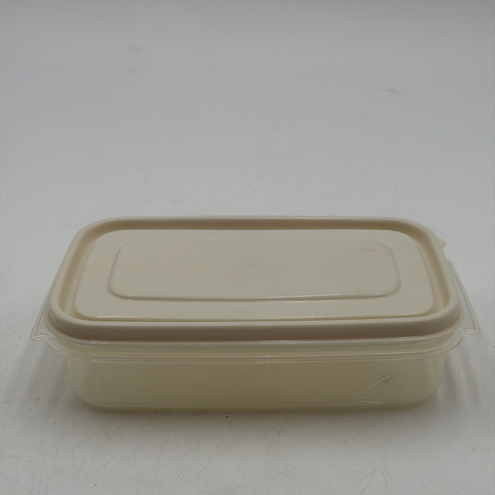 Vintage Rubbermaid Servin Saver Storage Container #10 12 Oz Almond Lid