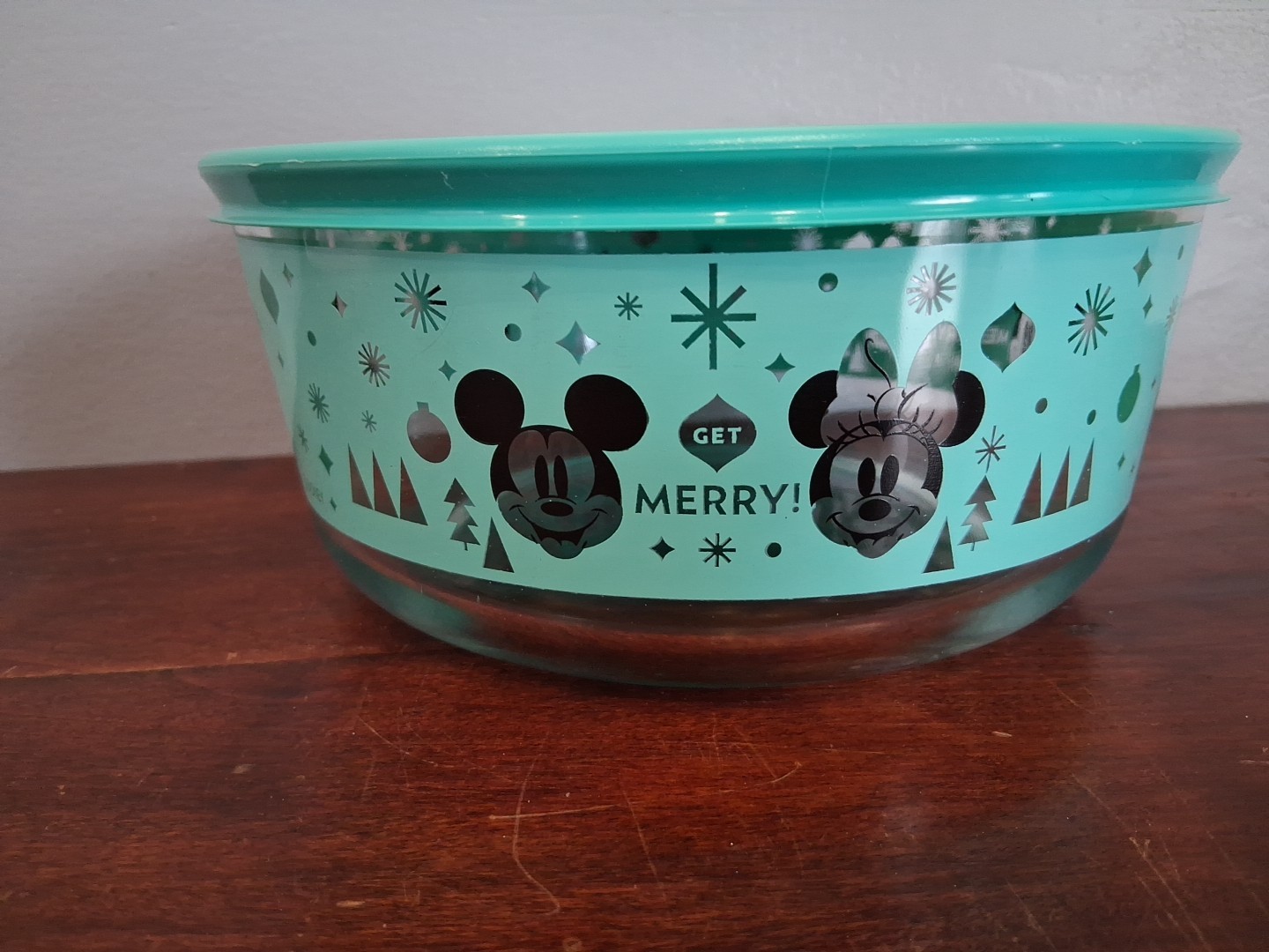 Pyrex Decorated Glass Food Storage bowl “Get Merry!” with Lid 7203 Mickey