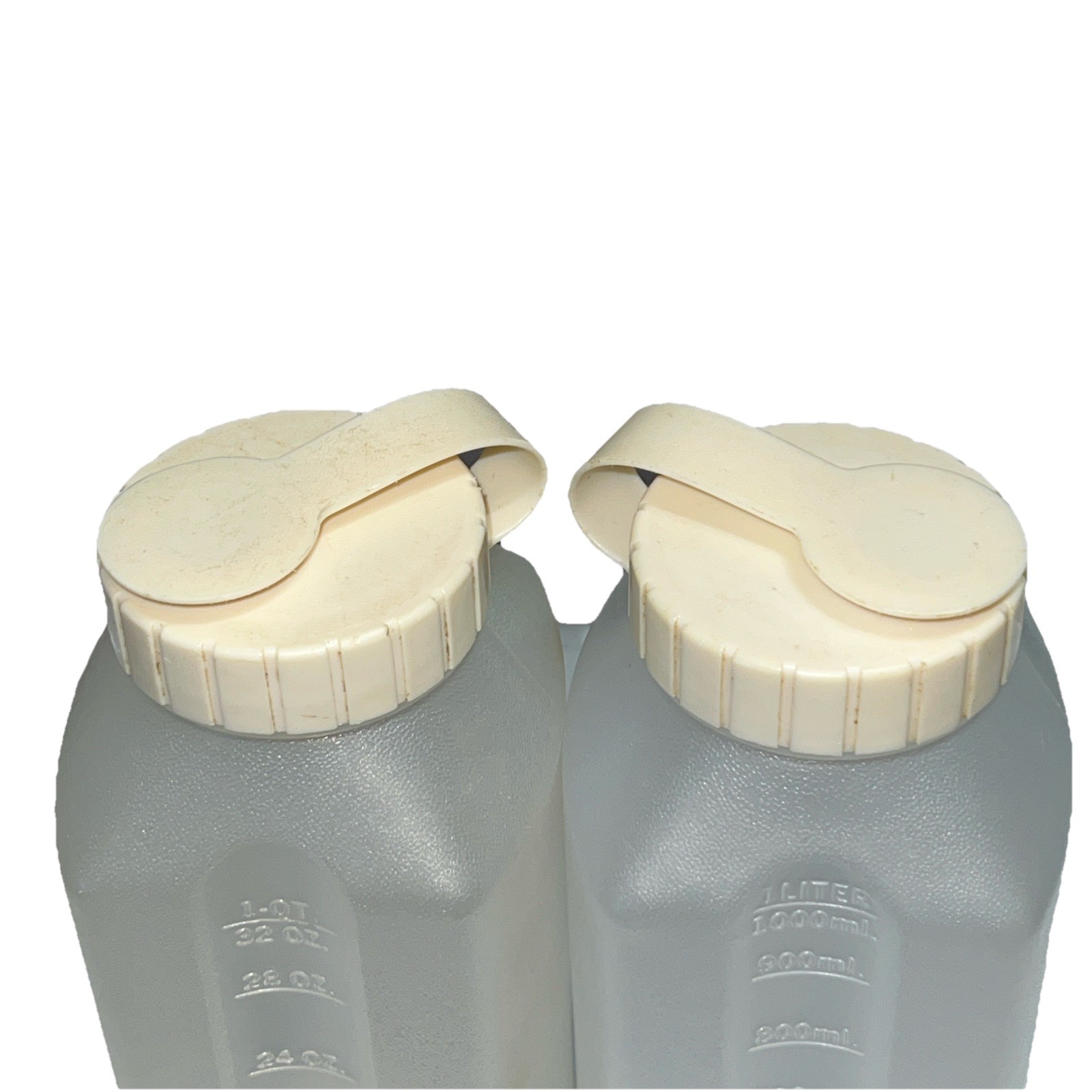 2 Rubbermaid Quart 32oz Bottles Almond Lid Screw Water Juice Spout Flip Top 2467
