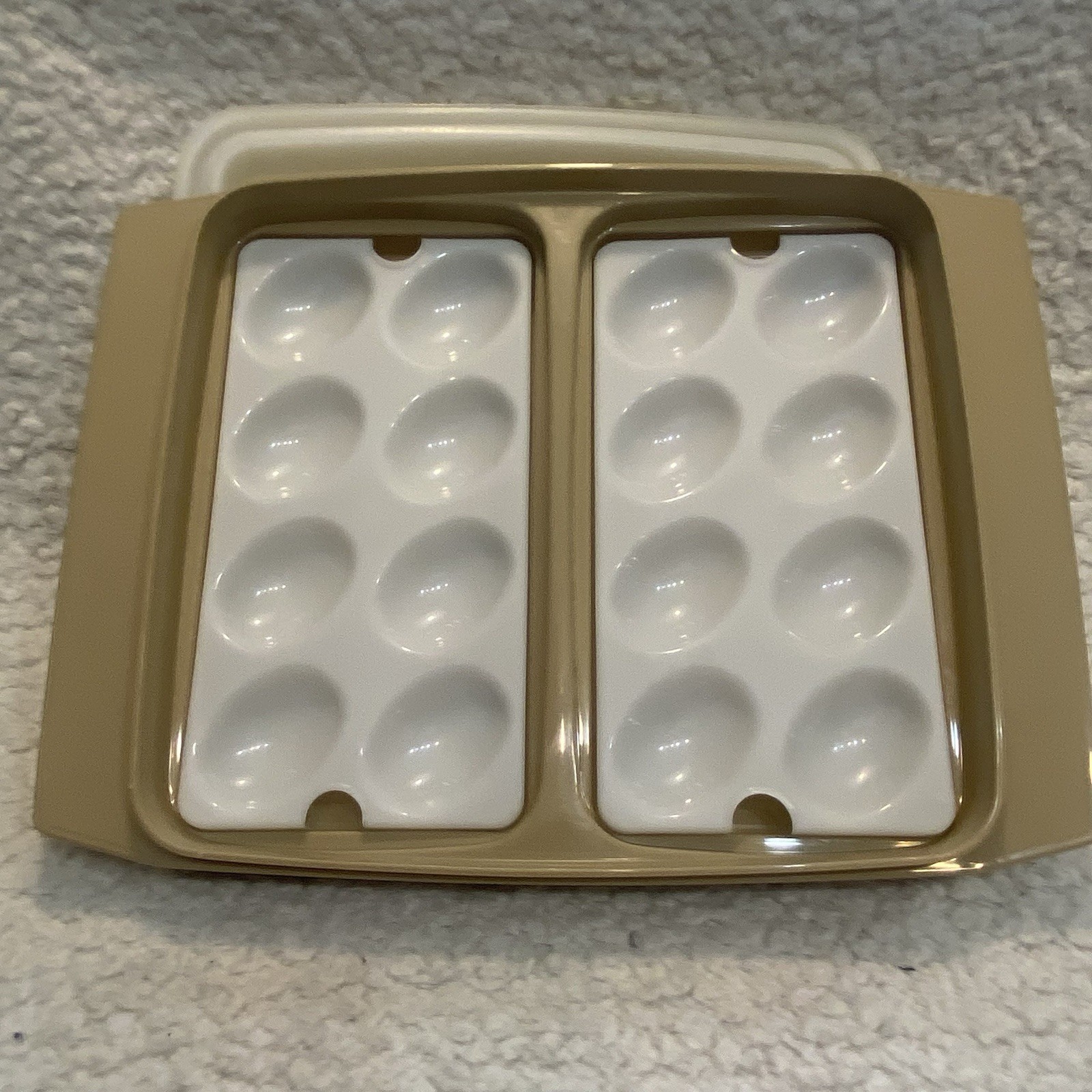 Tupperware 723-3 Devil Egg Holder Carrier 4-Pc Almond w/ Lid 1970’s Vintage