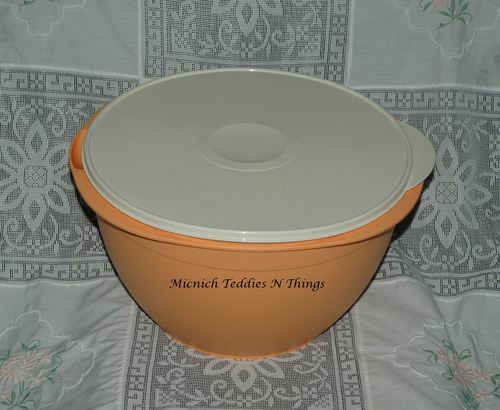 TUPPERWARE MEGA ULTRA BOWL – PEACH BOWL AND IVORY SEAL WITH FLOWERS