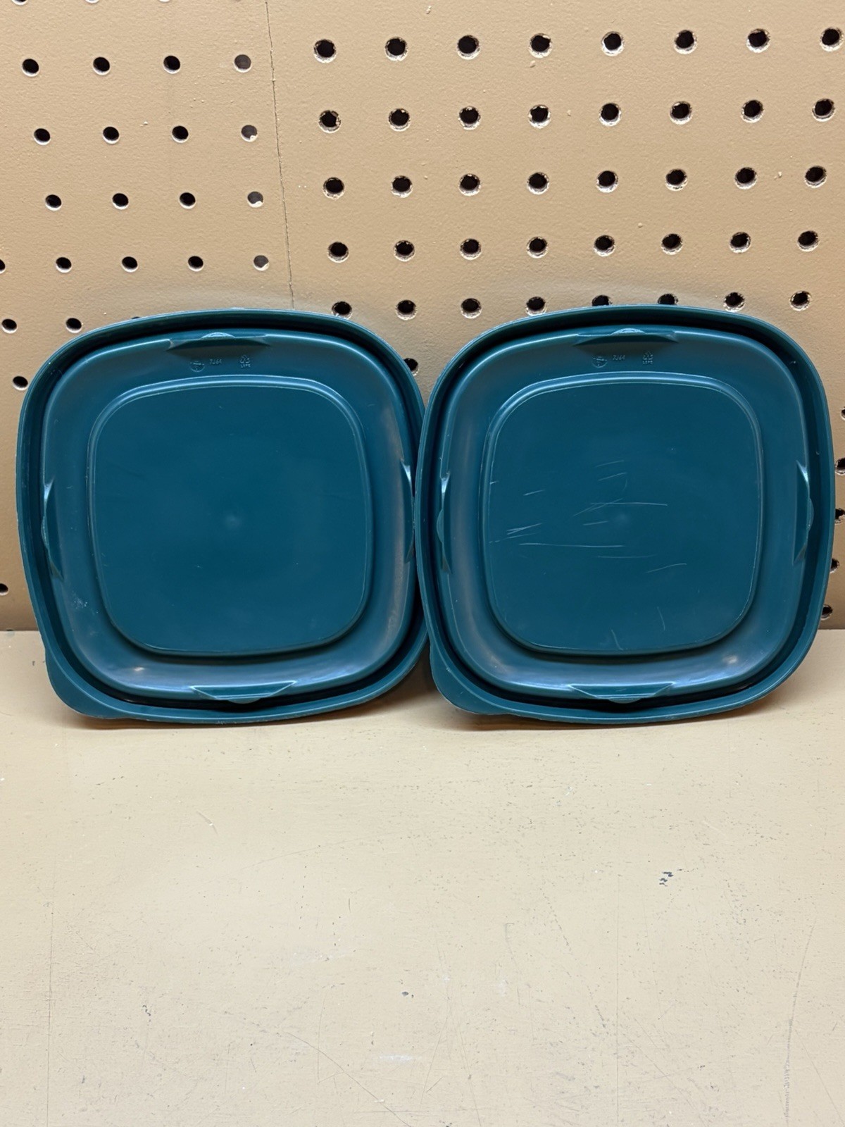 Lot of 2 Rubbermaid Green Square Replacement Lids Easy Find 7J64